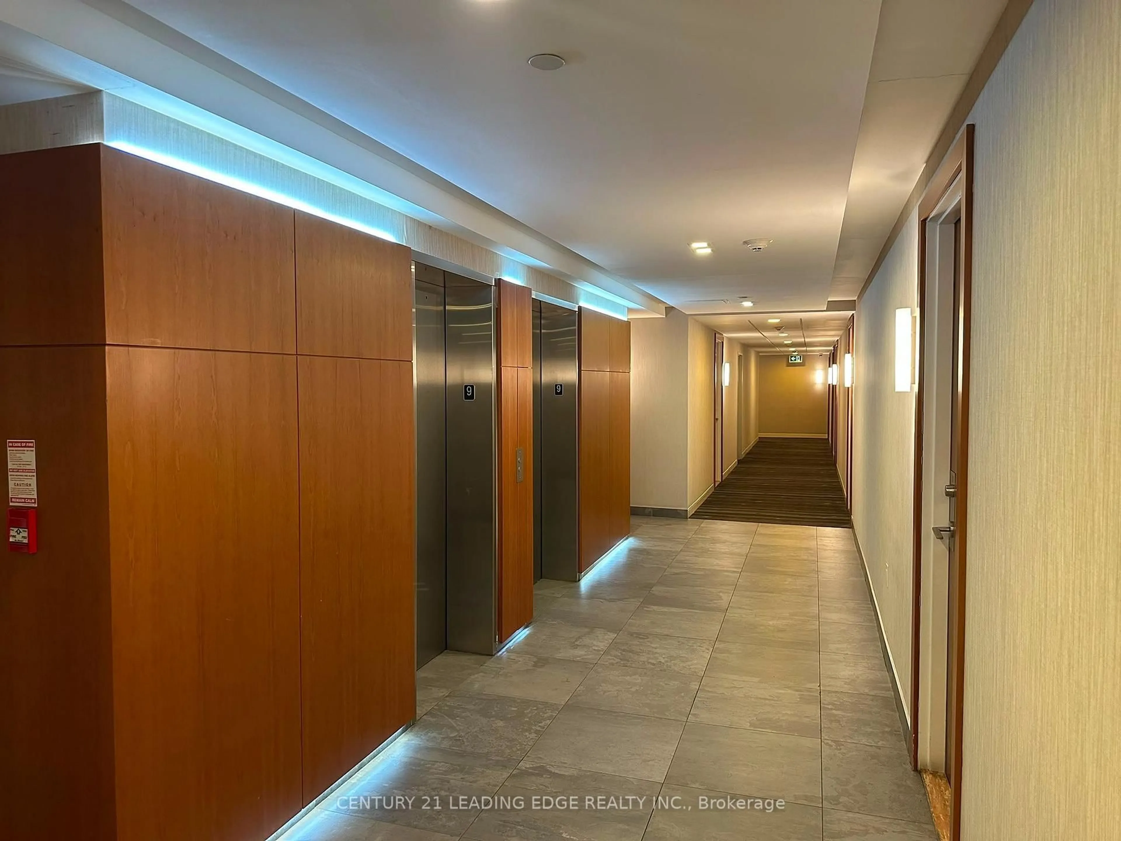 Indoor foyer for 2800 Keele St #914, Toronto Ontario M3M 0B8