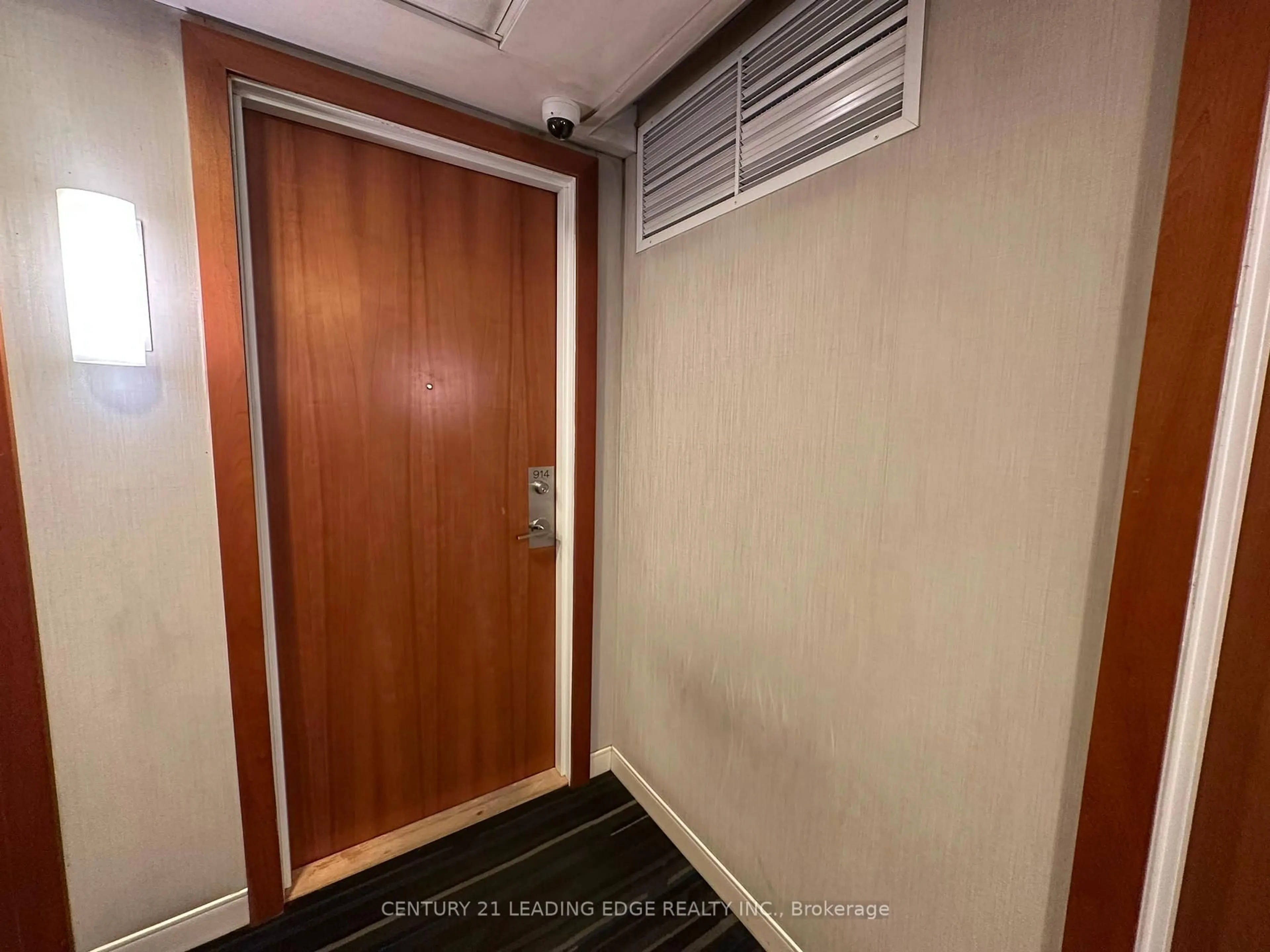 Indoor foyer for 2800 Keele St #914, Toronto Ontario M3M 0B8