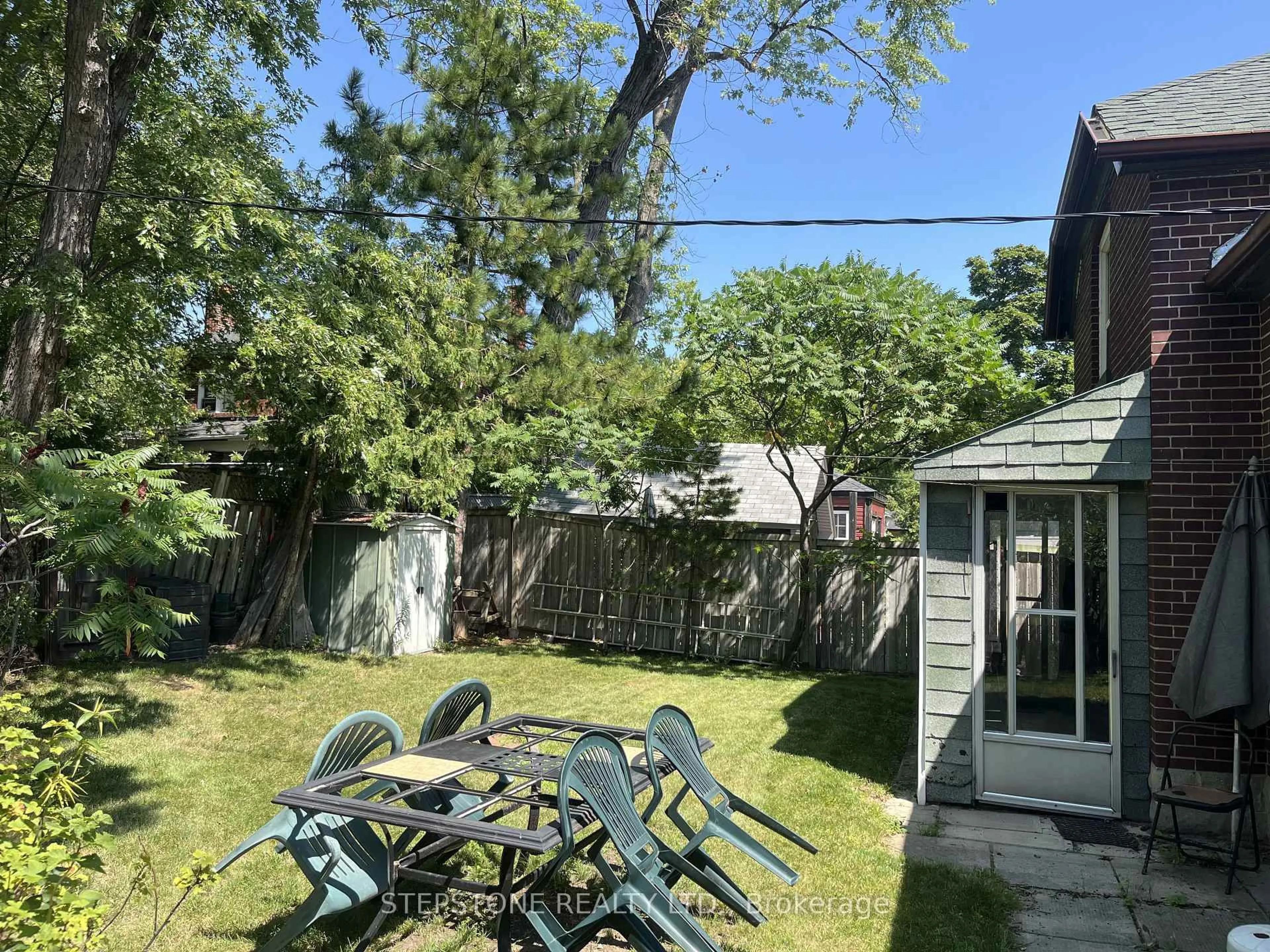 A pic from outside/outdoor area/front of a property/back of a property/a pic from drone, street for 40 Glenvalley Dr, Toronto Ontario M6M 4V9