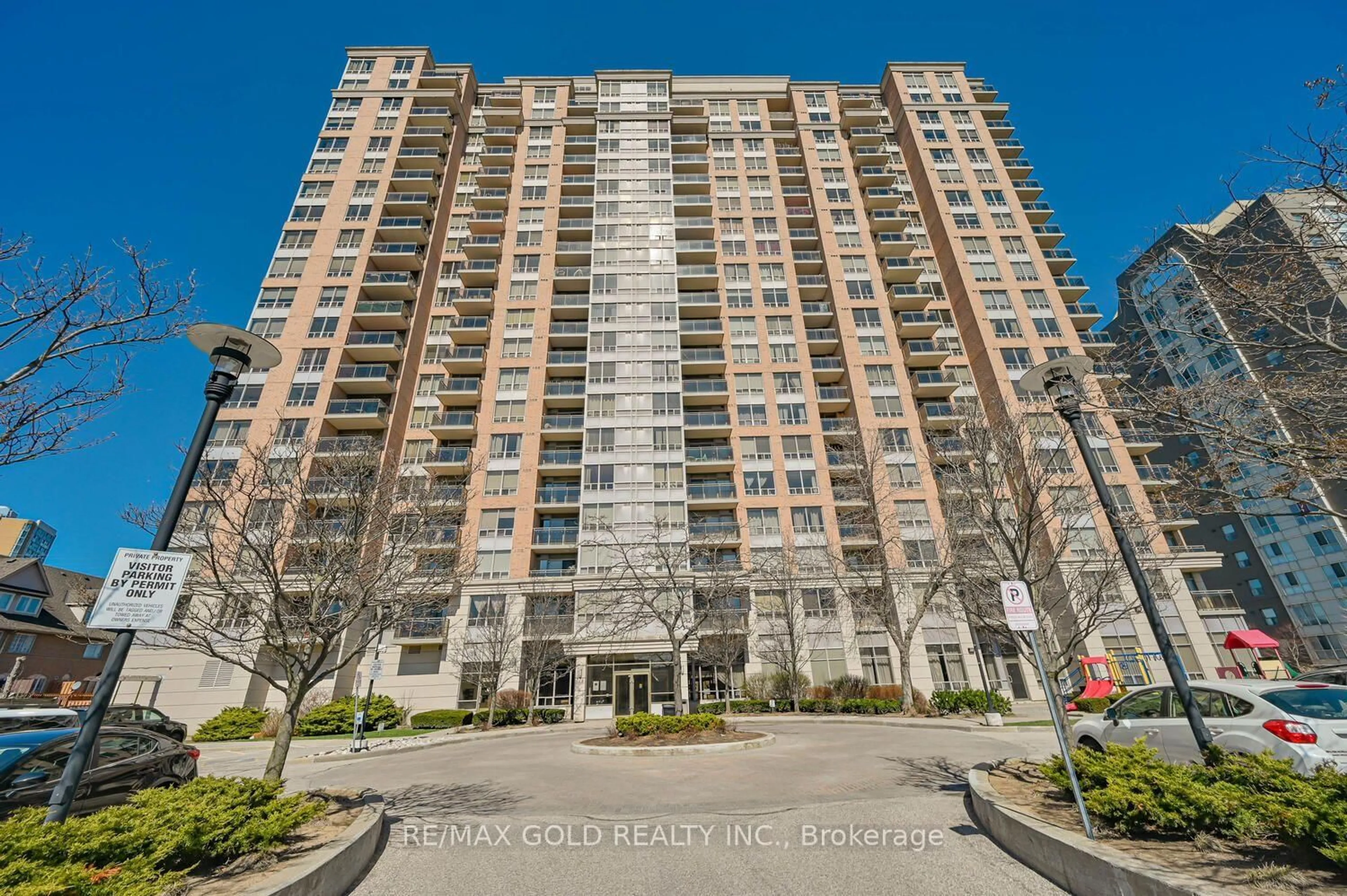 A pic from outside/outdoor area/front of a property/back of a property/a pic from drone, unknown for 55 Strathaven Dr #1411, Mississauga Ontario L5R 4G9