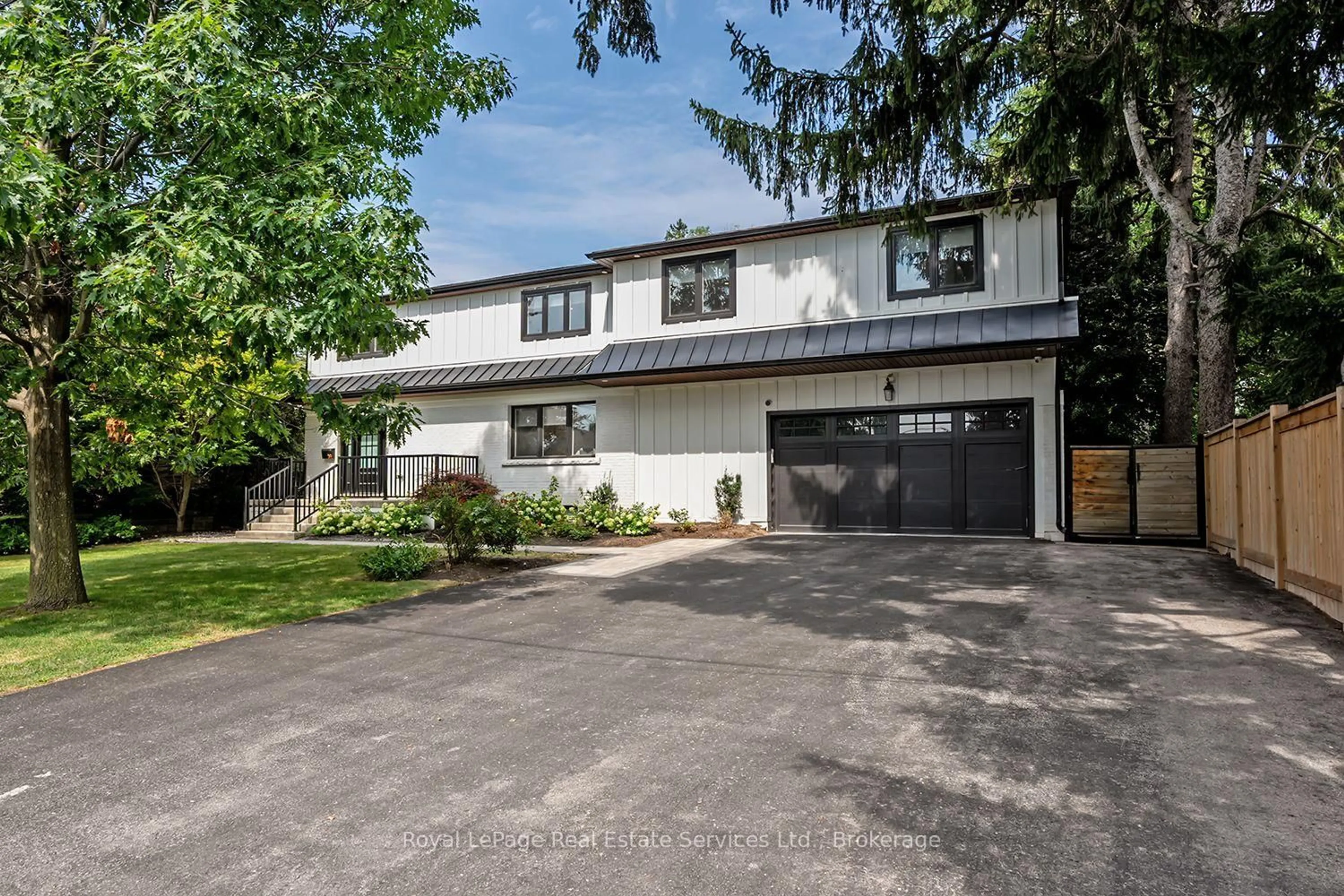 Home with vinyl exterior material, street for 59 Fairwood Pl, Burlington Ontario L7T 2B7