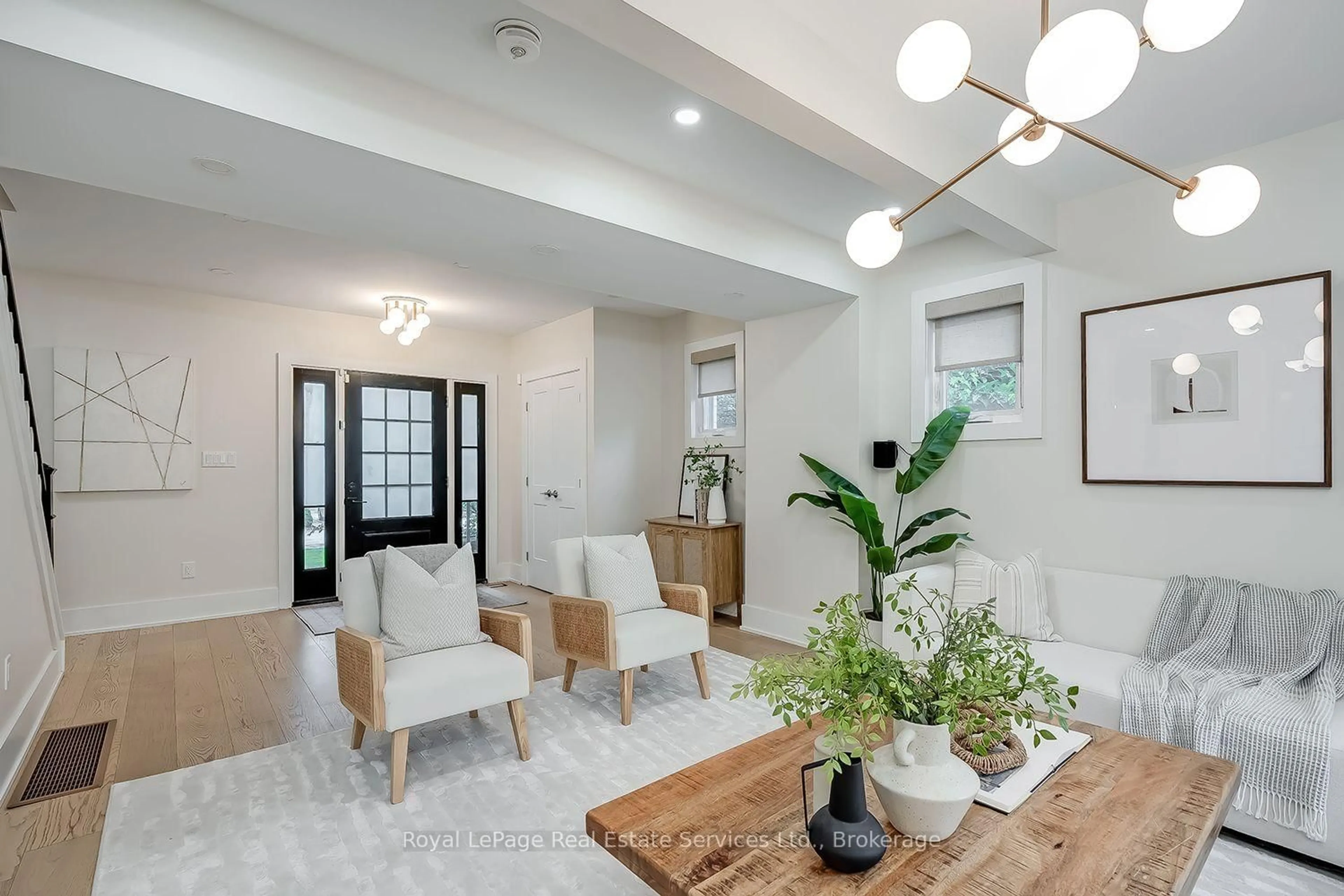 Indoor entryway for 59 Fairwood Pl, Burlington Ontario L7T 2B7