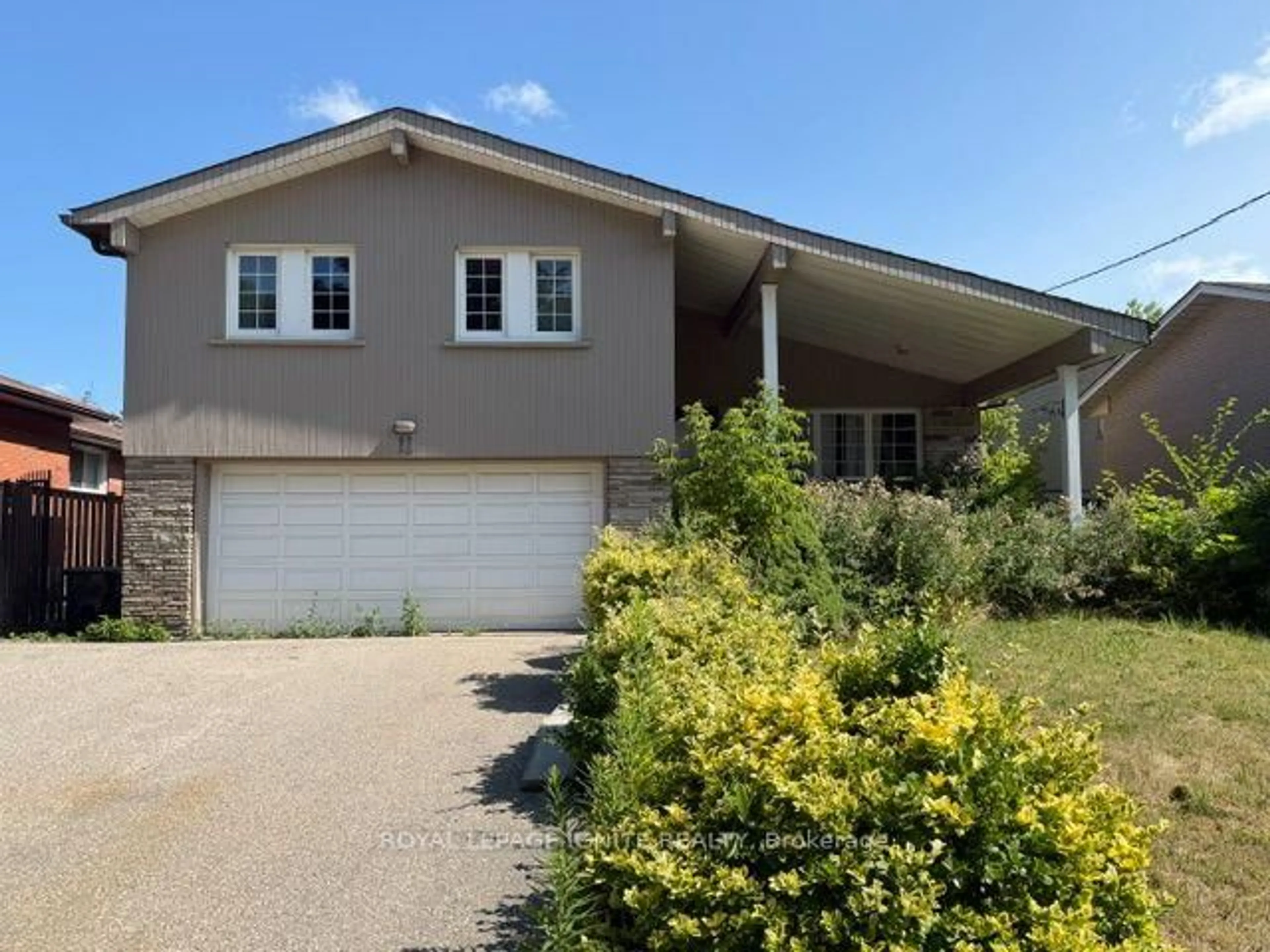 A pic from outside/outdoor area/front of a property/back of a property/a pic from drone, street for 11 Fulwell Cres, Toronto Ontario M3J 1Y4