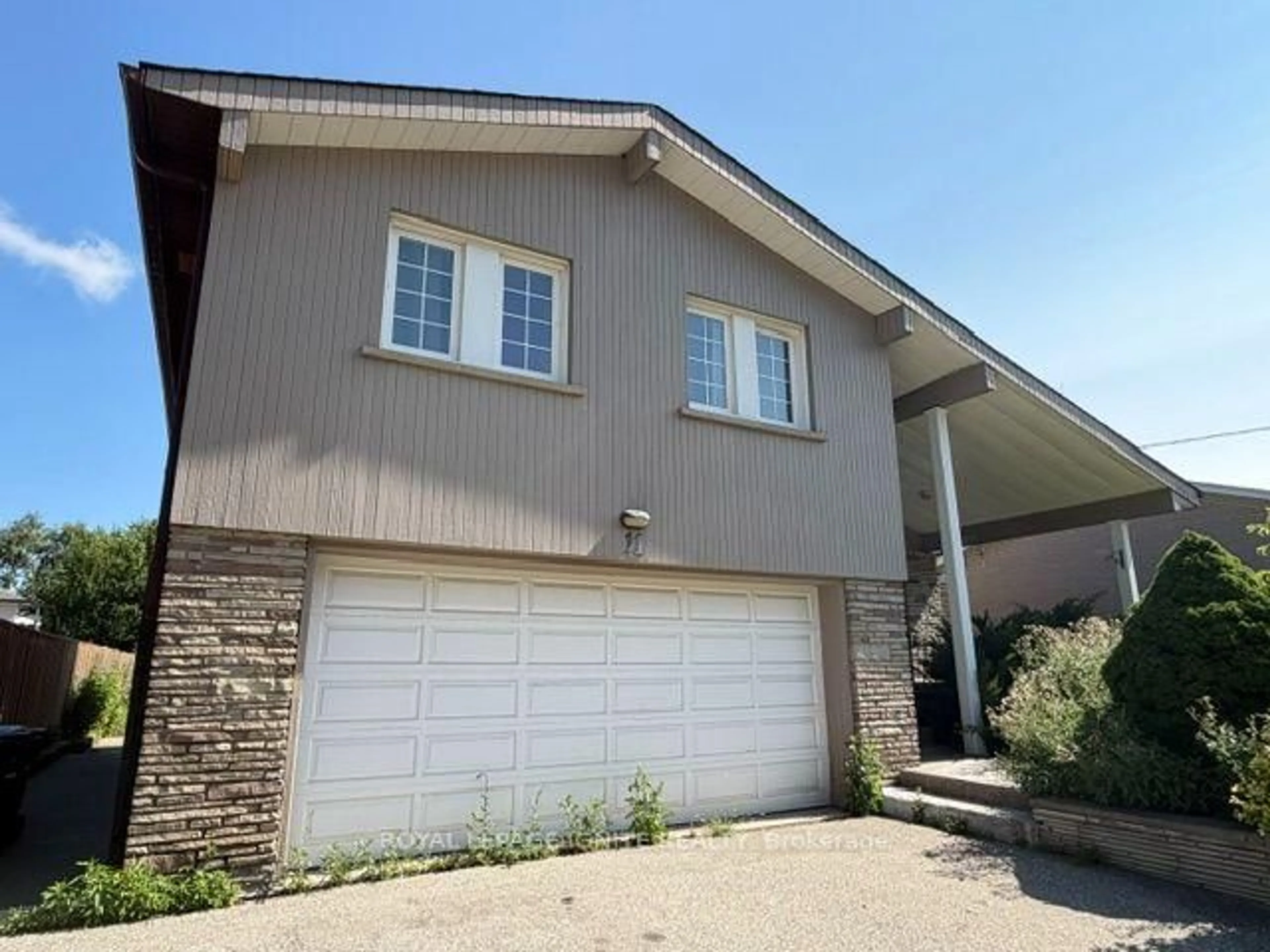 Home with vinyl exterior material, street for 11 Fulwell Cres, Toronto Ontario M3J 1Y4