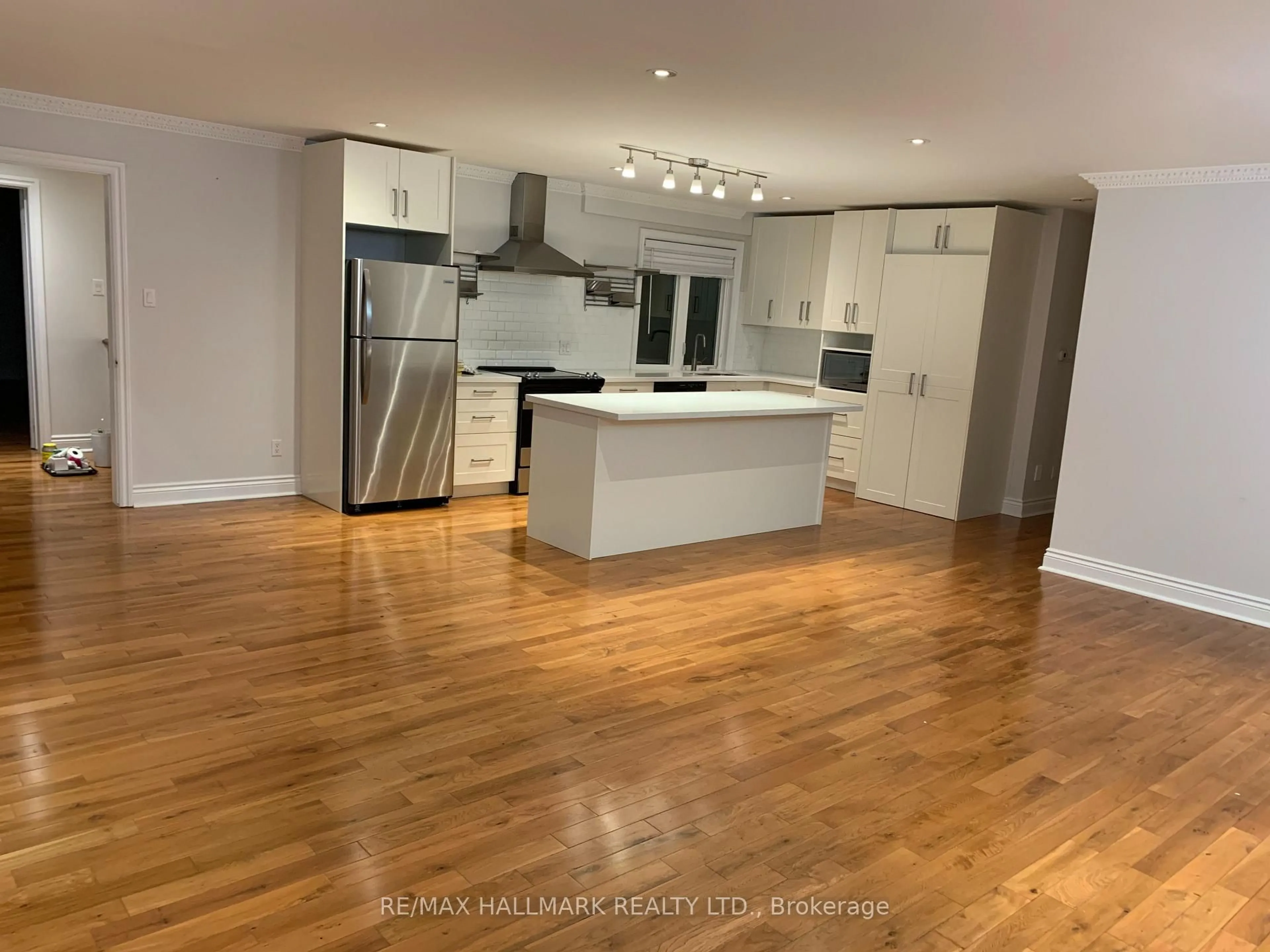 Open concept kitchen, wood/laminate floor for 6 Griggsden Ave, Toronto Ontario M9P 2Z5