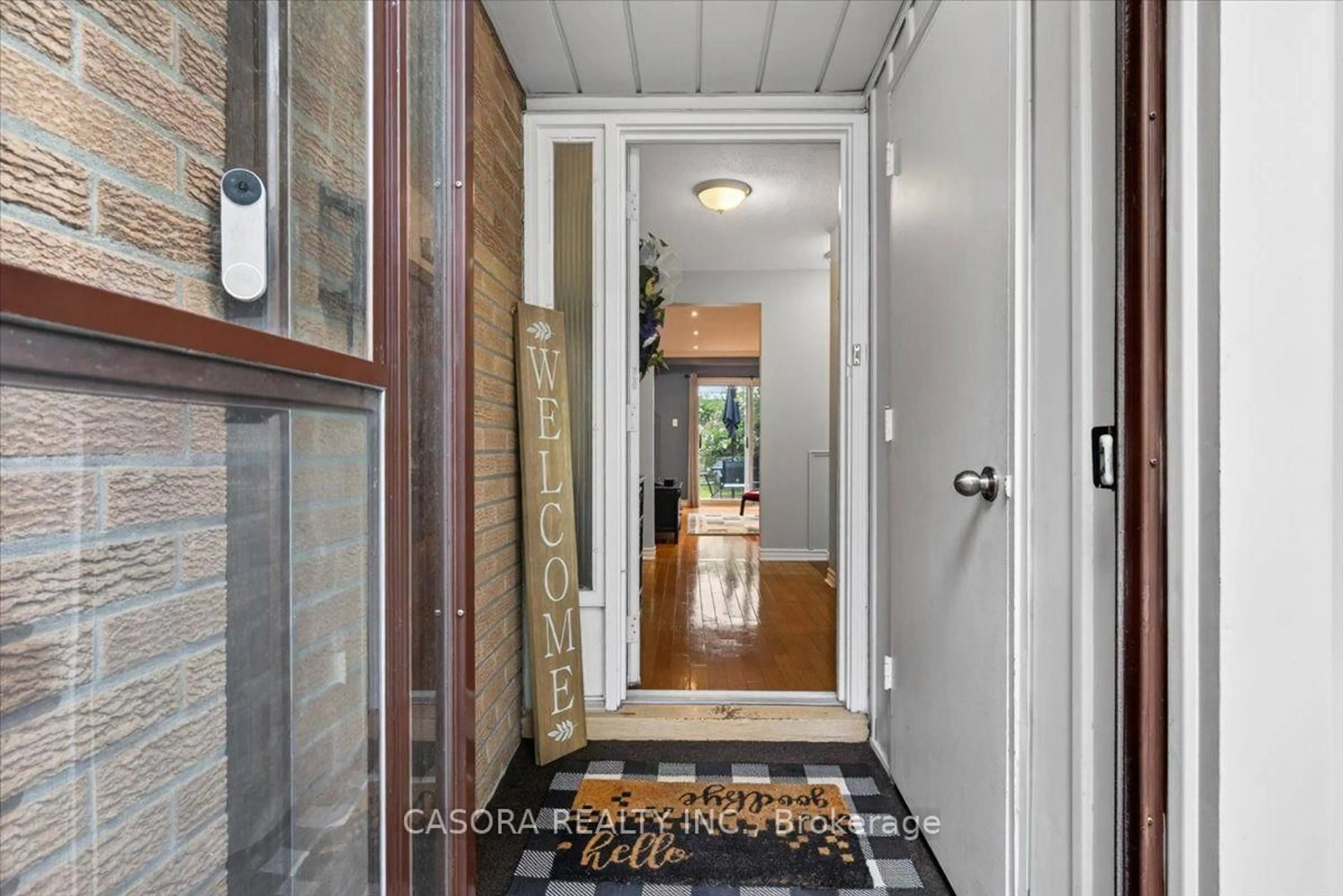 Indoor entryway for 479 WOODVIEW Rd, Burlington Ontario L7N 2Z9