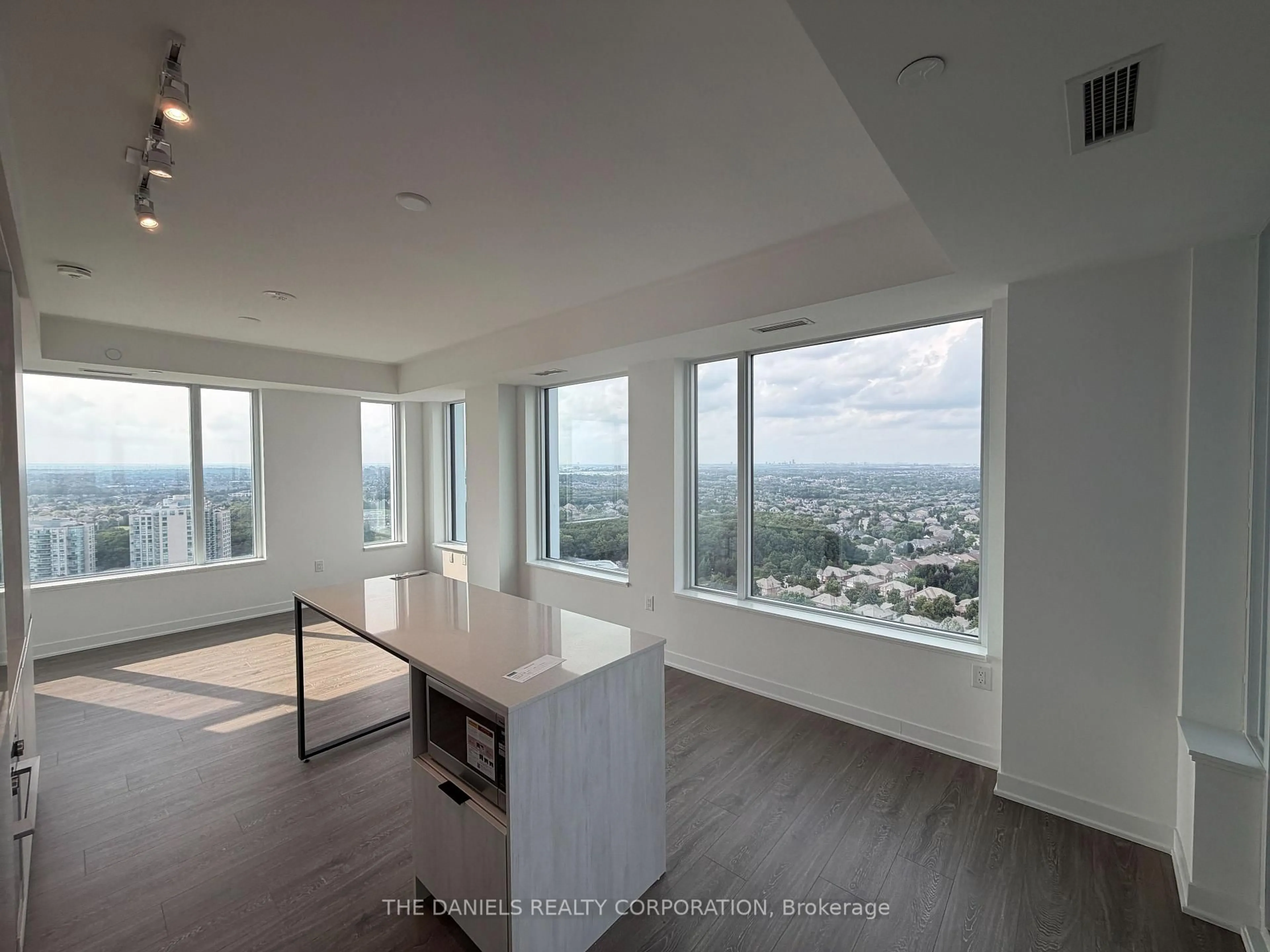 A pic of a room for 2495 Eglinton Ave #2510, Mississauga Ontario L5M 2T2