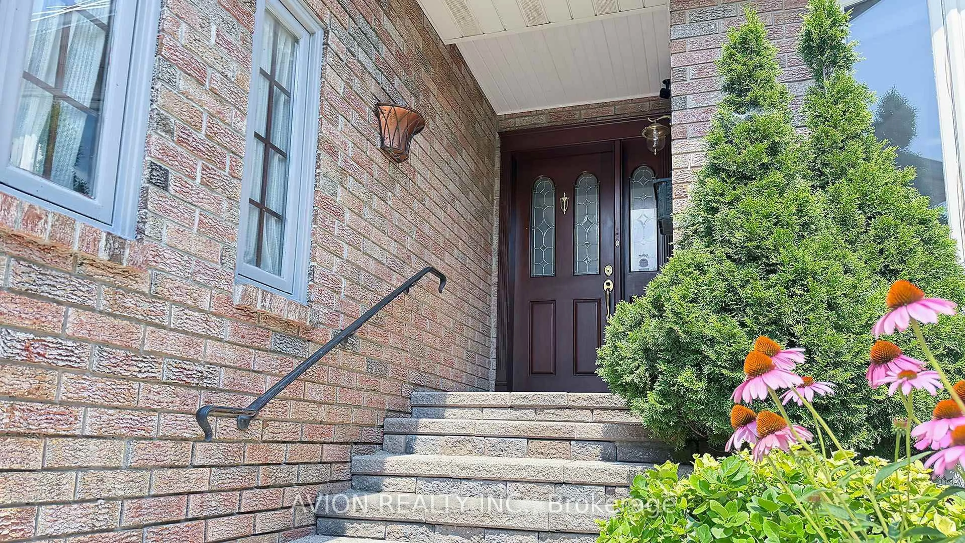 Indoor entryway for 1413 Harmsworth Sq, Oakville Ontario L6H 3E7