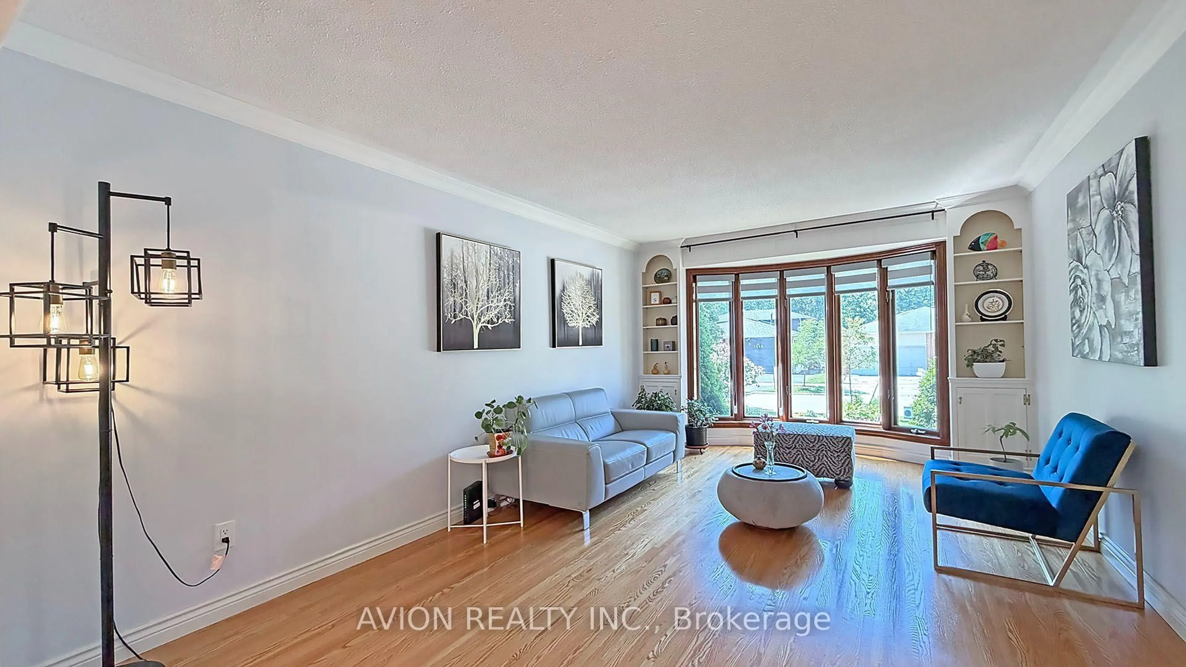 Living room with furniture, wood/laminate floor for 1413 Harmsworth Sq, Oakville Ontario L6H 3E7