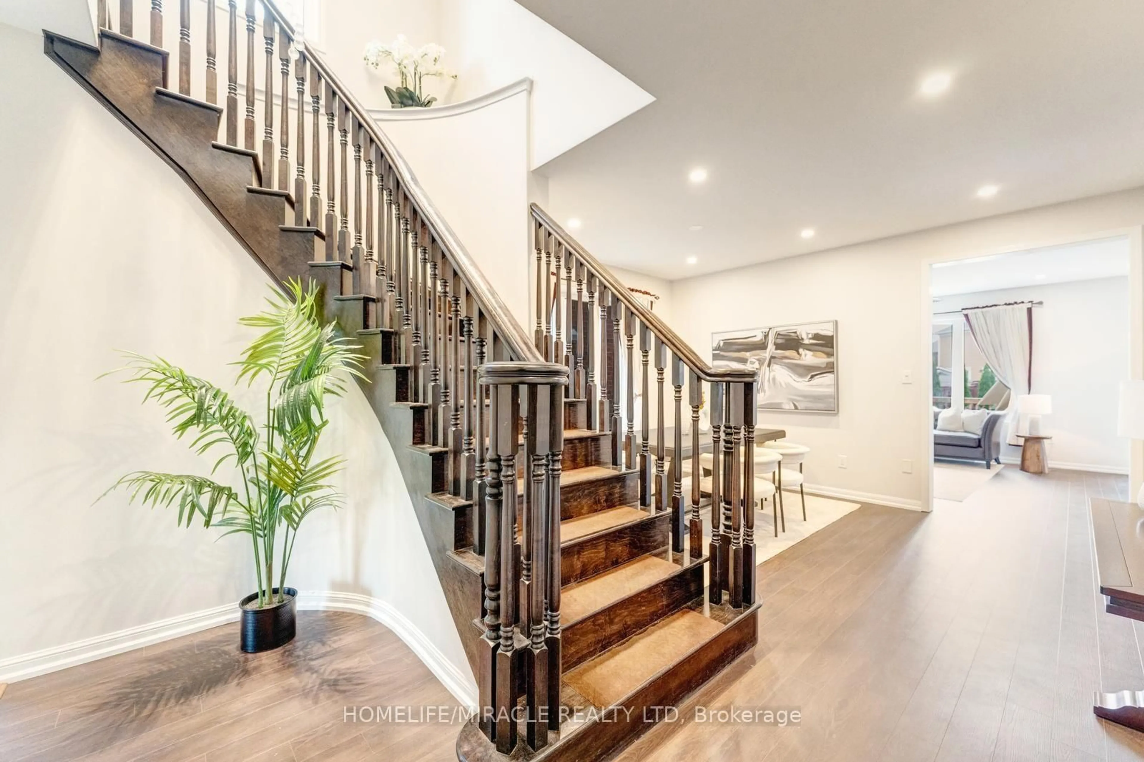 Stairs for 16 Hasker Rd, Brampton Ontario L7A 0Y5