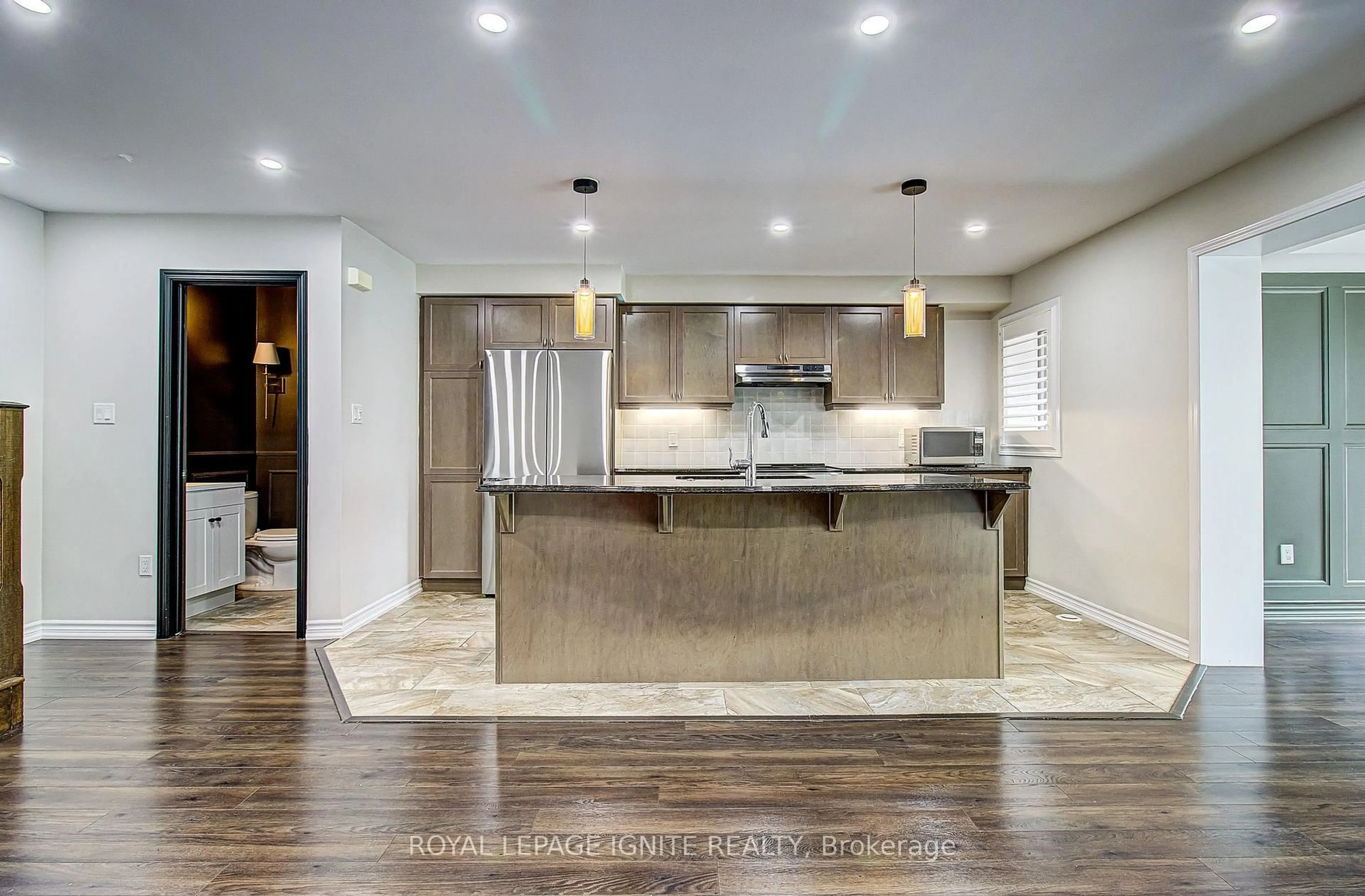 Open concept kitchen, unknown for 3061 Harebell Gate, Oakville Ontario L6M 0Y9