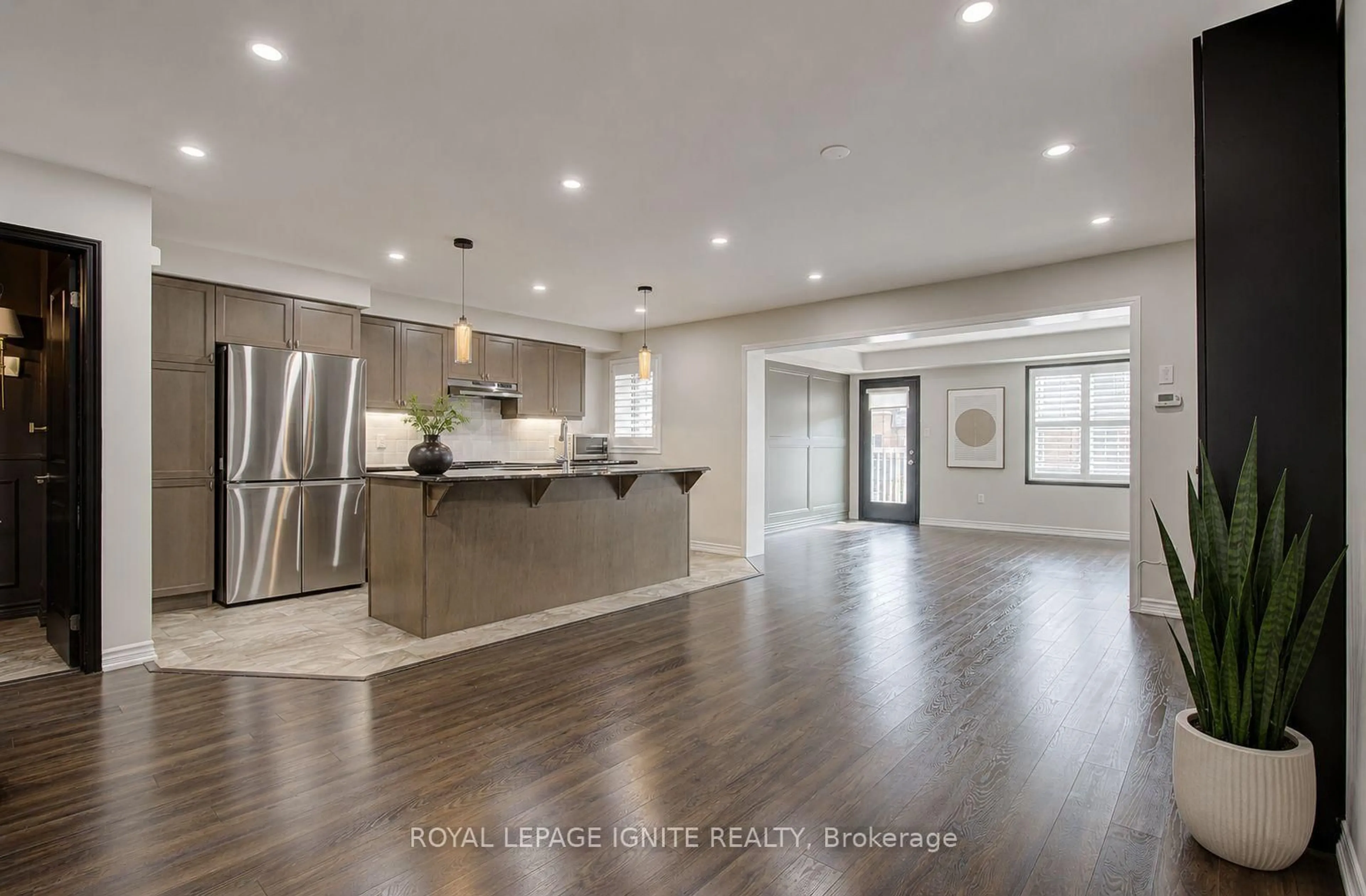 Open concept kitchen, unknown for 3061 Harebell Gate, Oakville Ontario L6M 0Y9