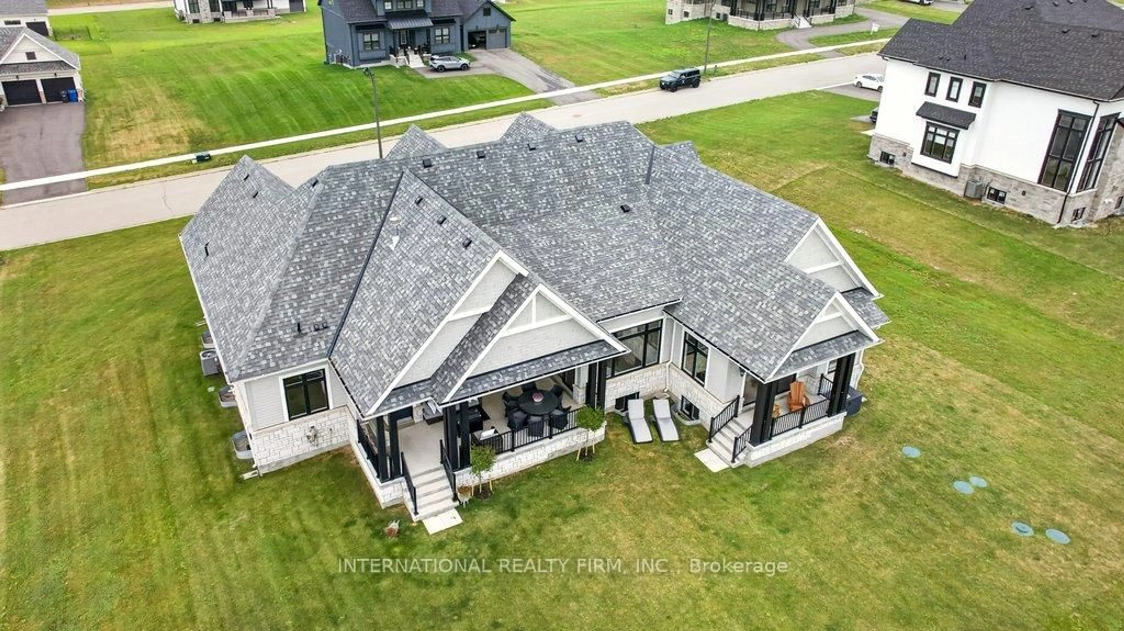 A pic from outside/outdoor area/front of a property/back of a property/a pic from drone, building for 82 William Crisp Dr, Caledon Ontario L7K 1N3