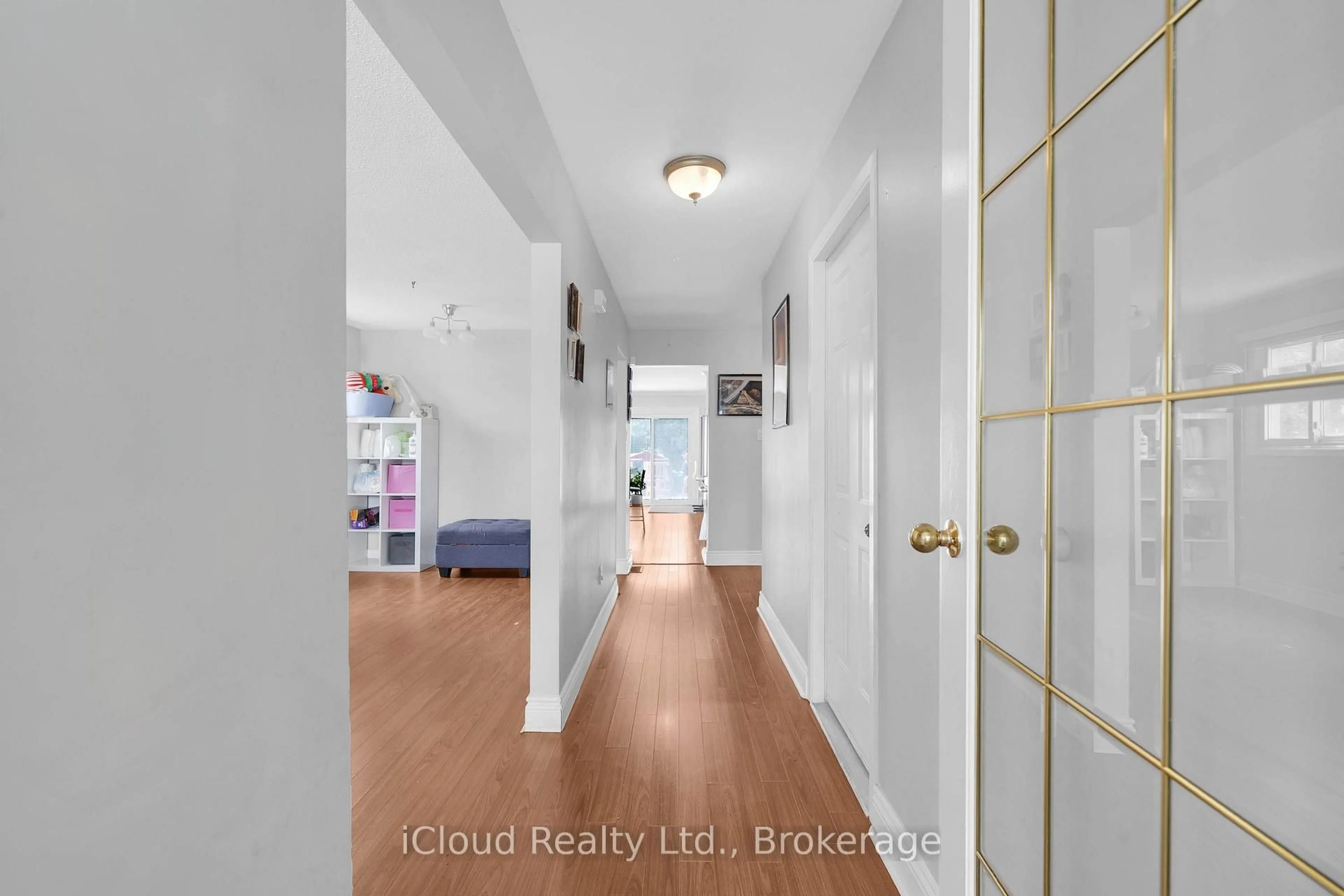 Indoor entryway for 83 Fairglen Ave, Brampton Ontario L6X 1K7