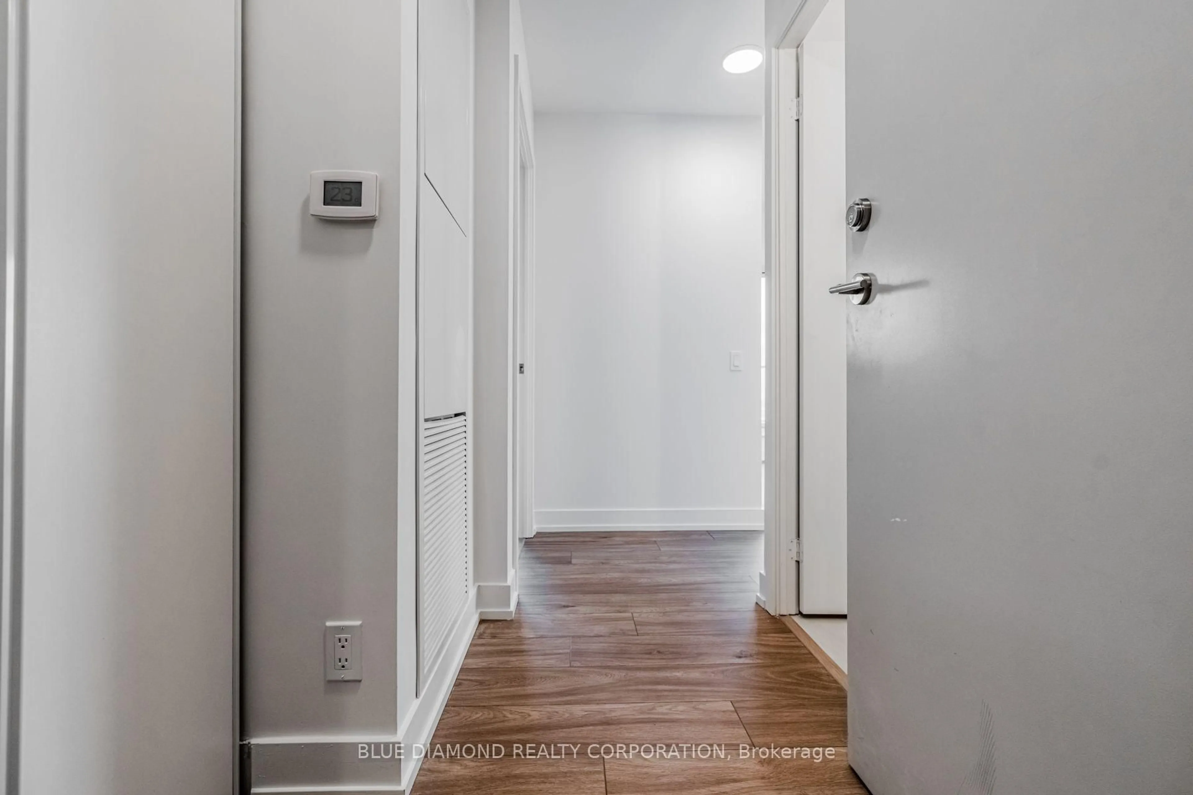 Indoor entryway for 215 VETERANS Dr #408, Brampton Ontario L7A 5L6
