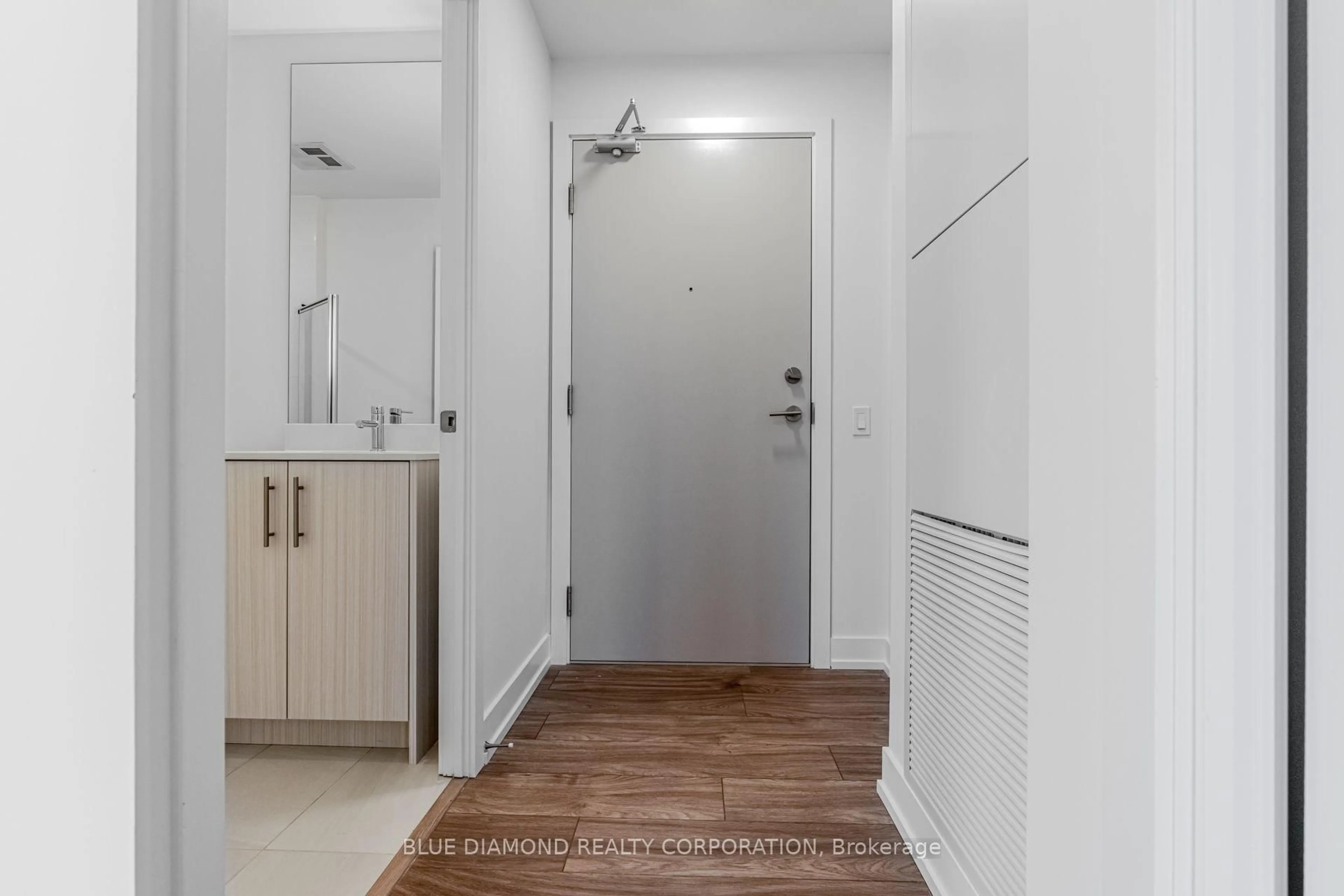 Indoor entryway for 215 VETERANS Dr #408, Brampton Ontario L7A 5L6