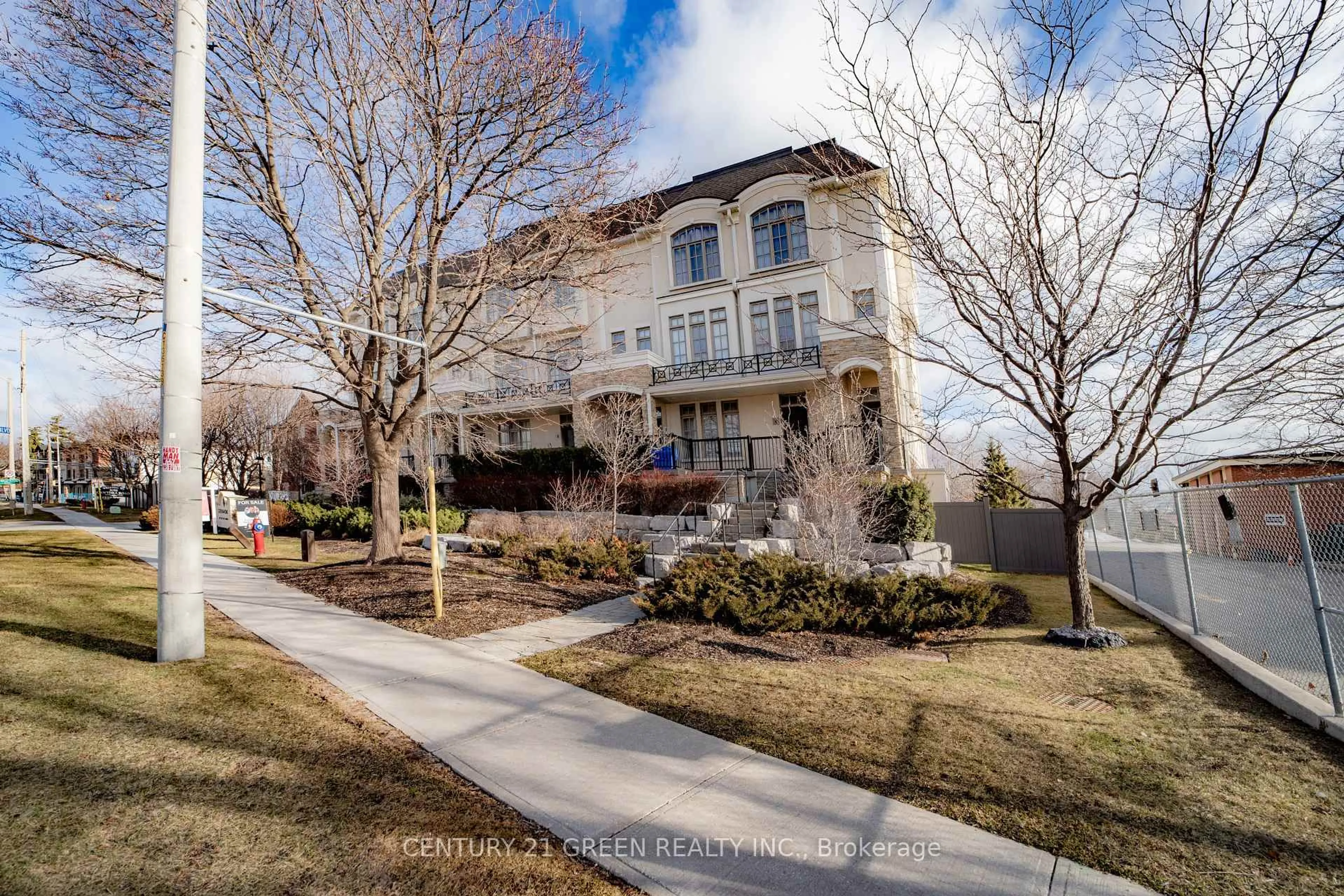 Unknown for 3071 Cawthra Rd #5, Mississauga Ontario L5A 2X4