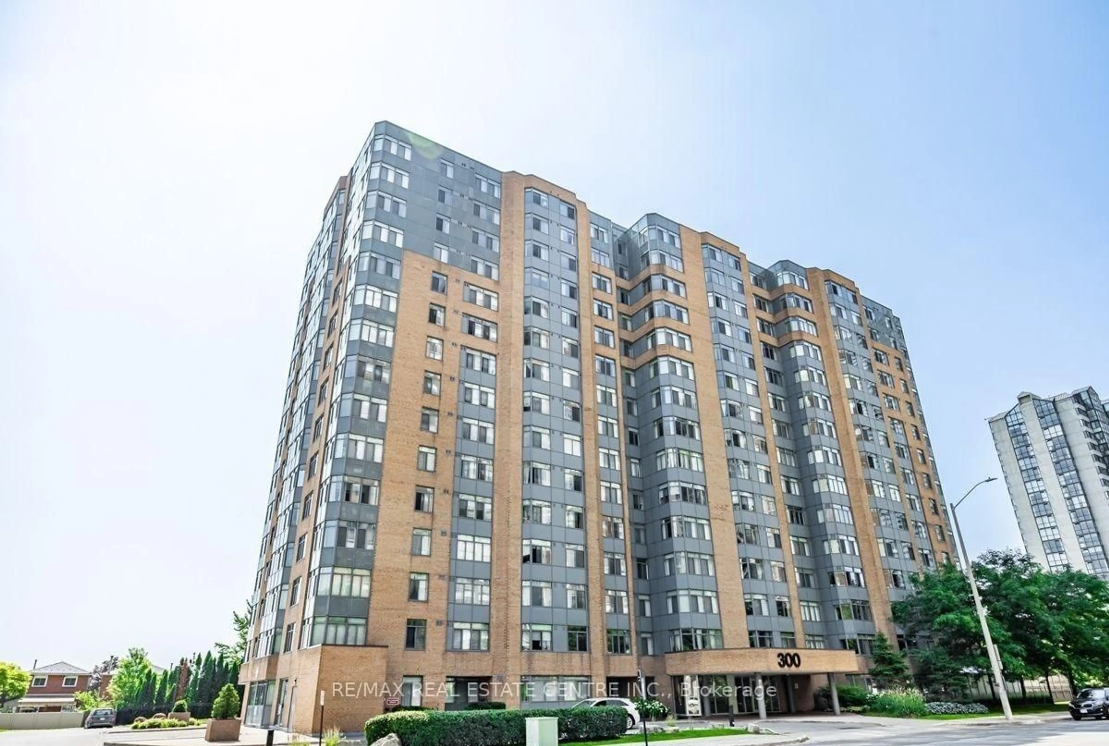 Patio, building for 300 Webb Dr #1515, Mississauga Ontario L5B 3W3