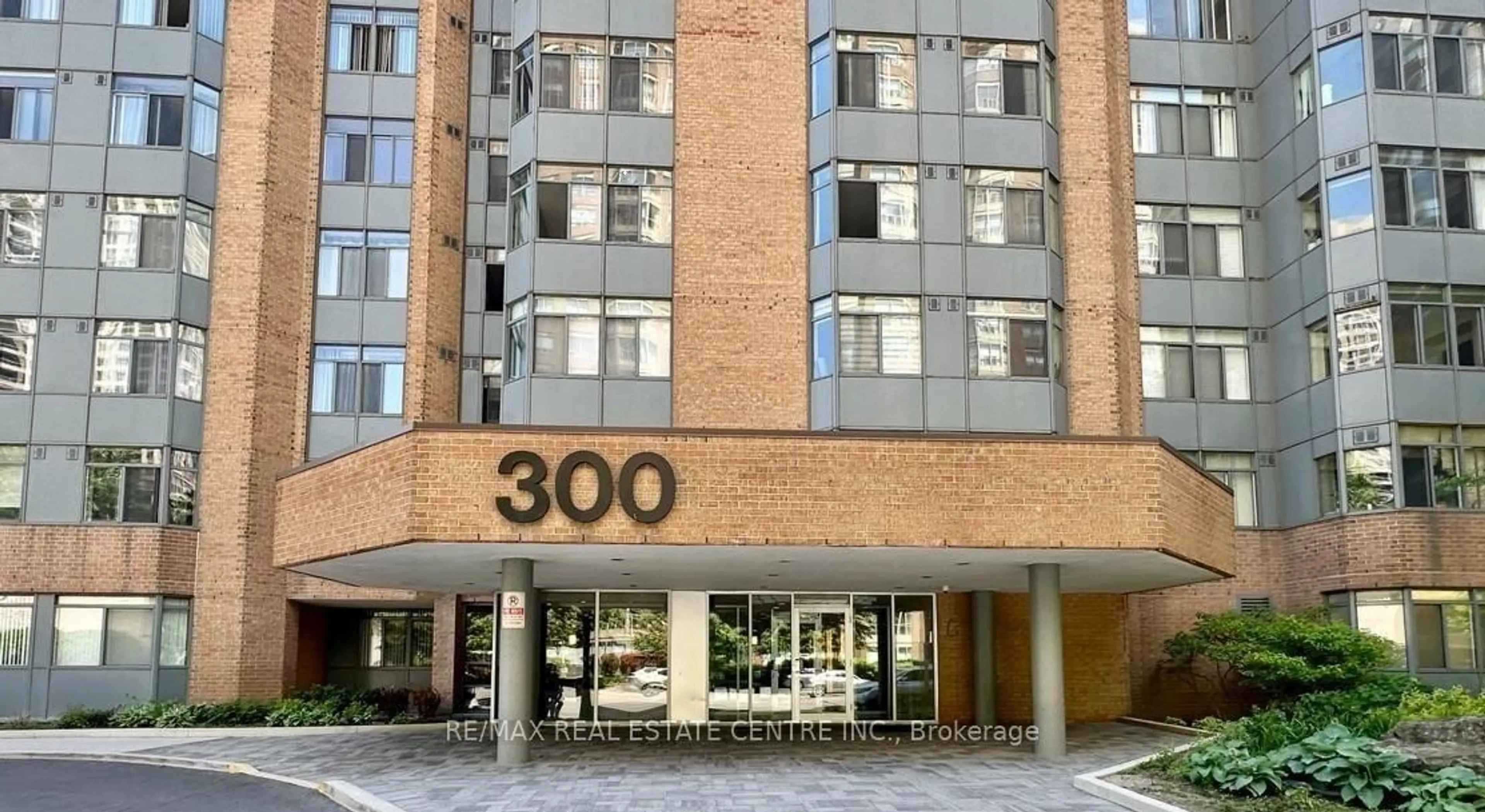 Indoor foyer for 300 Webb Dr #1515, Mississauga Ontario L5B 3W3