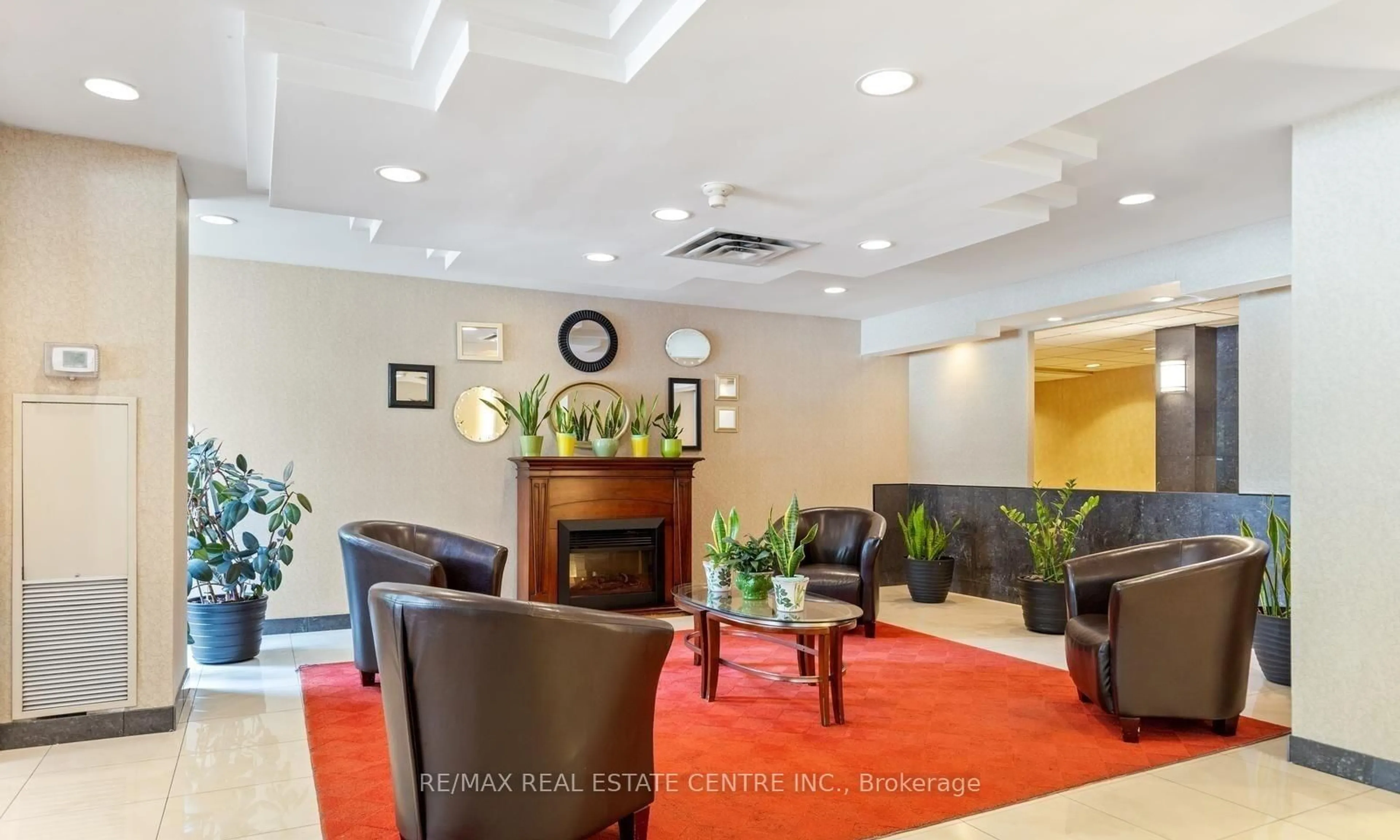 Lobby for 300 Webb Dr #1515, Mississauga Ontario L5B 3W3