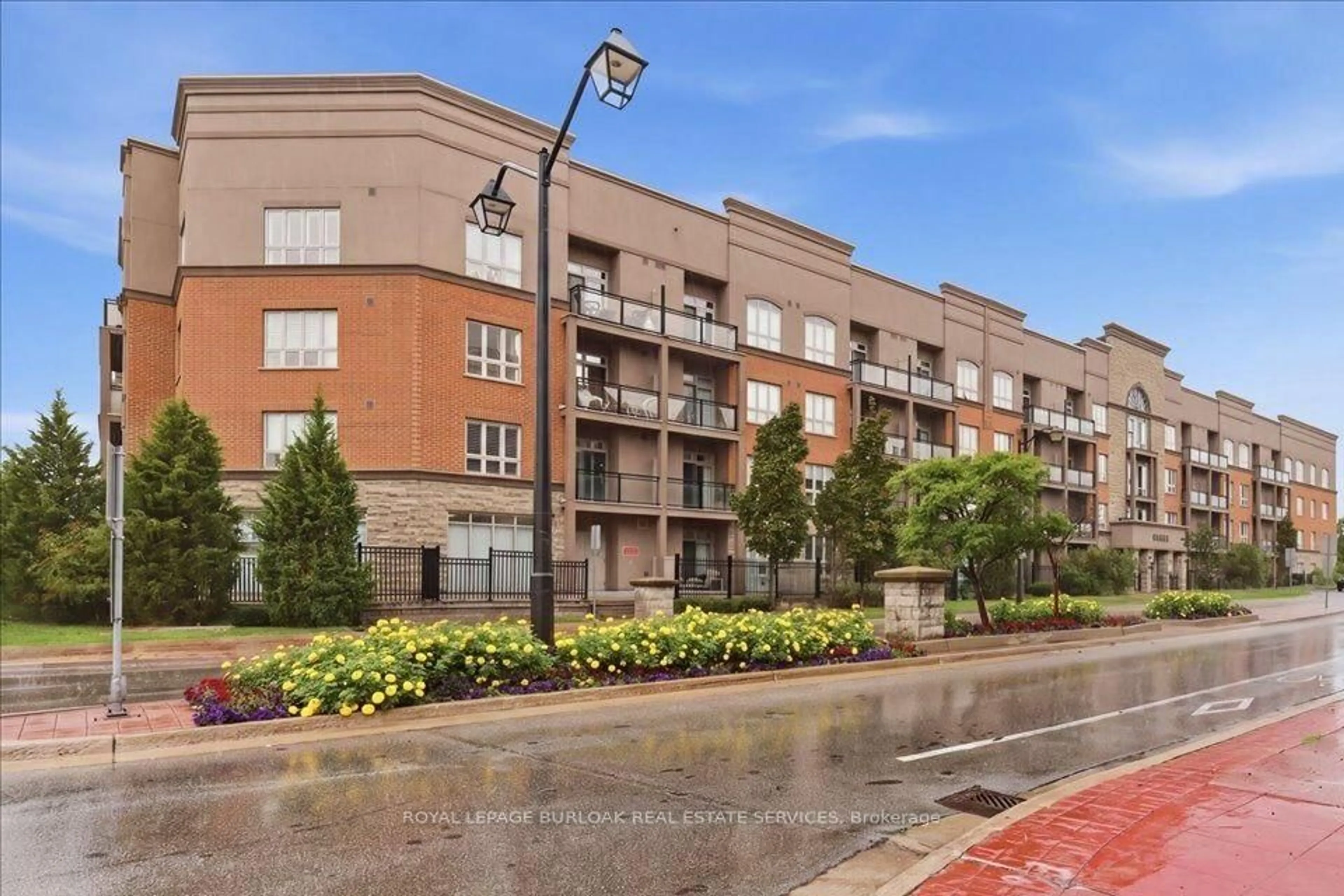 Patio, street for 5317 Upper Middle Rd #118, Burlington Ontario L7L 0G8