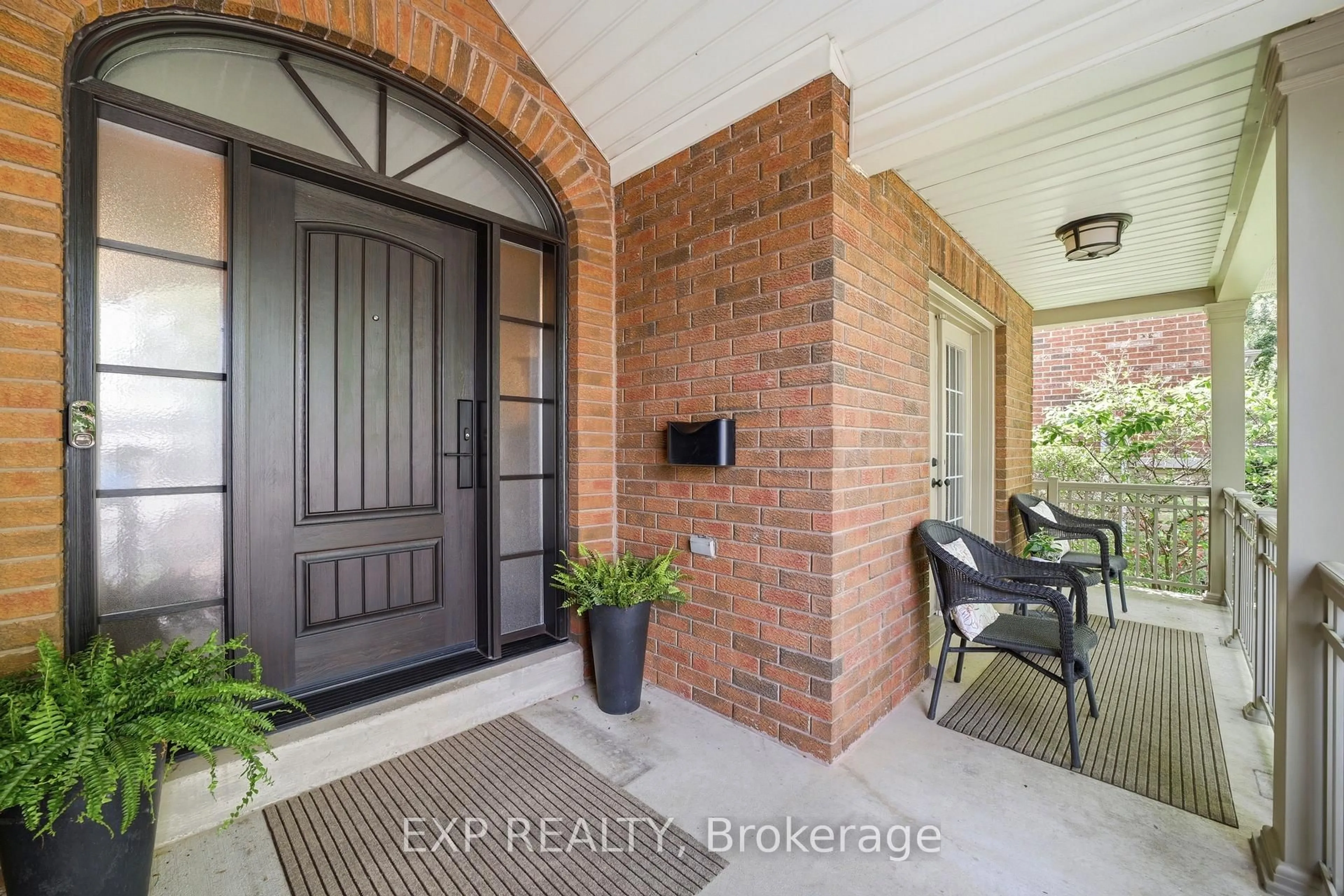 Indoor entryway for 2172 North Ridge Tr, Oakville Ontario L6H 5M3