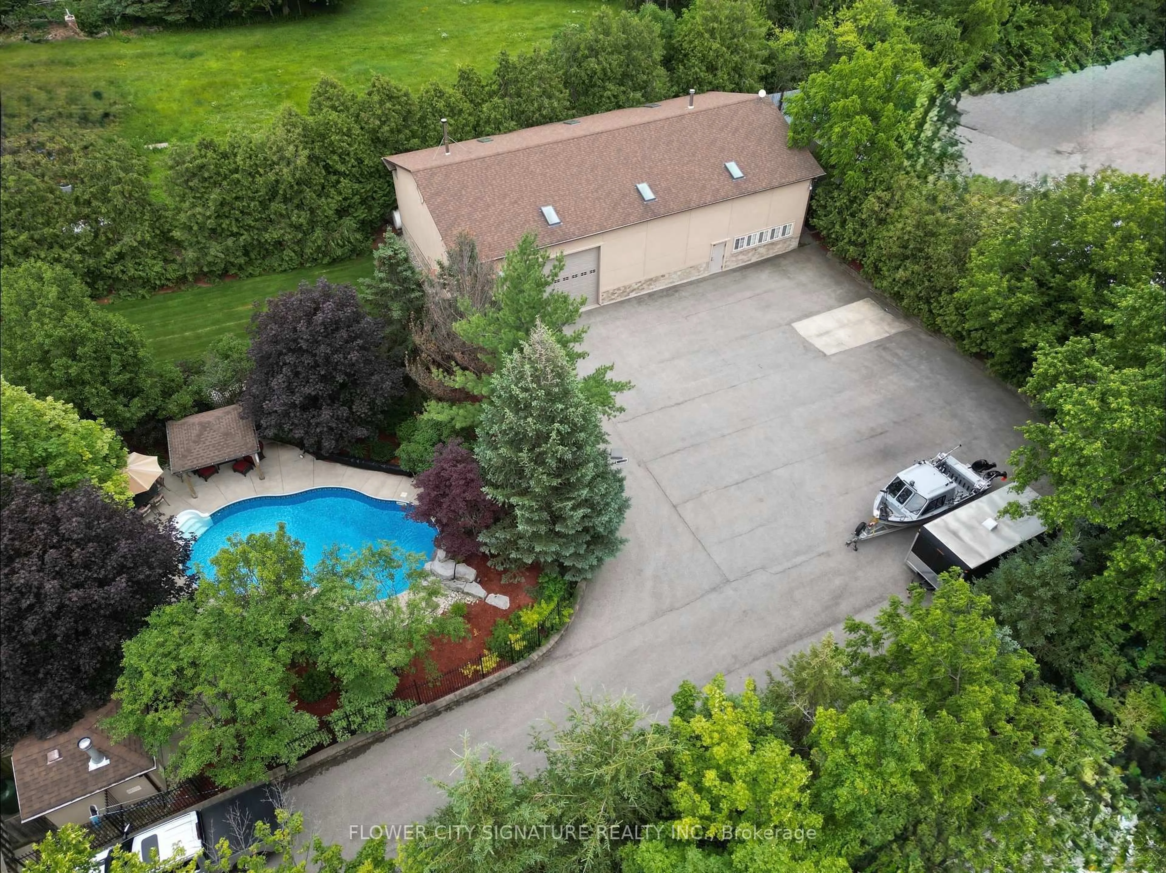 A pic from outside/outdoor area/front of a property/back of a property/a pic from drone, street for 9178 Sixth Line, Halton Hills Ontario L7G 4S6