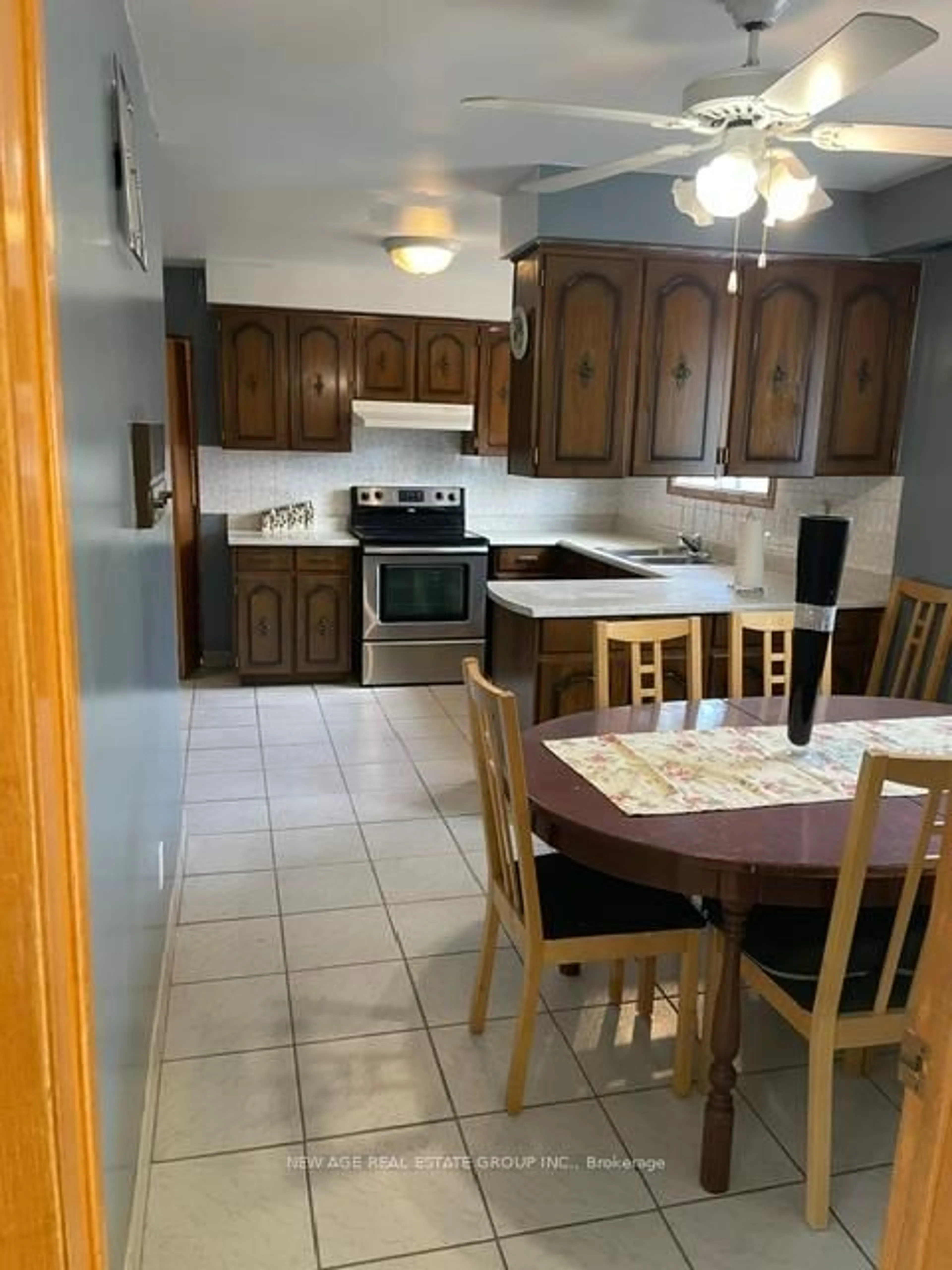 Standard kitchen, ceramic/tile floor for 112 Anthia Dr, Toronto Ontario M9L 1K8