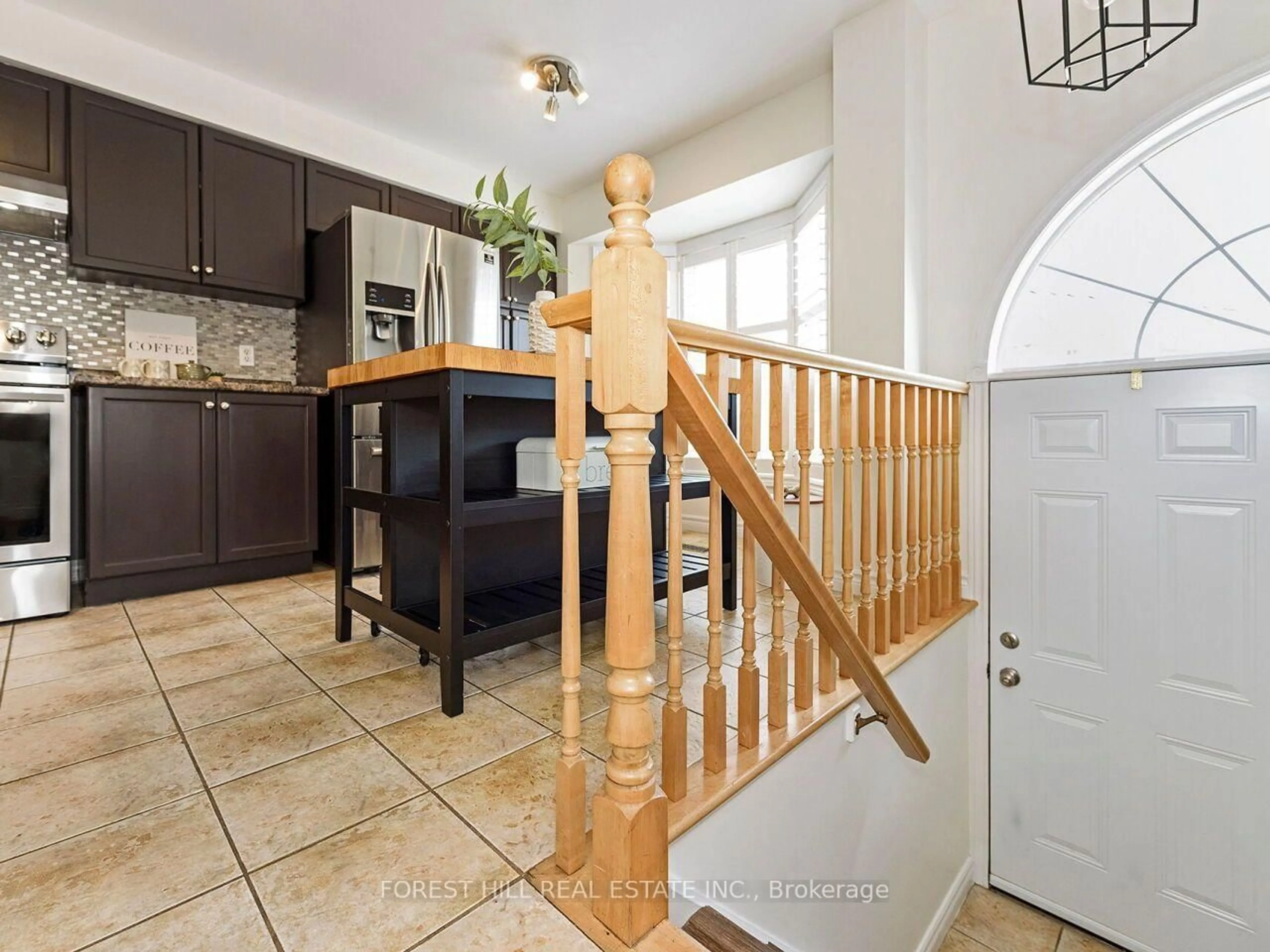Indoor entryway for 3480 UPPER MIDDLE Rd #59, Burlington Ontario L7M 4R7