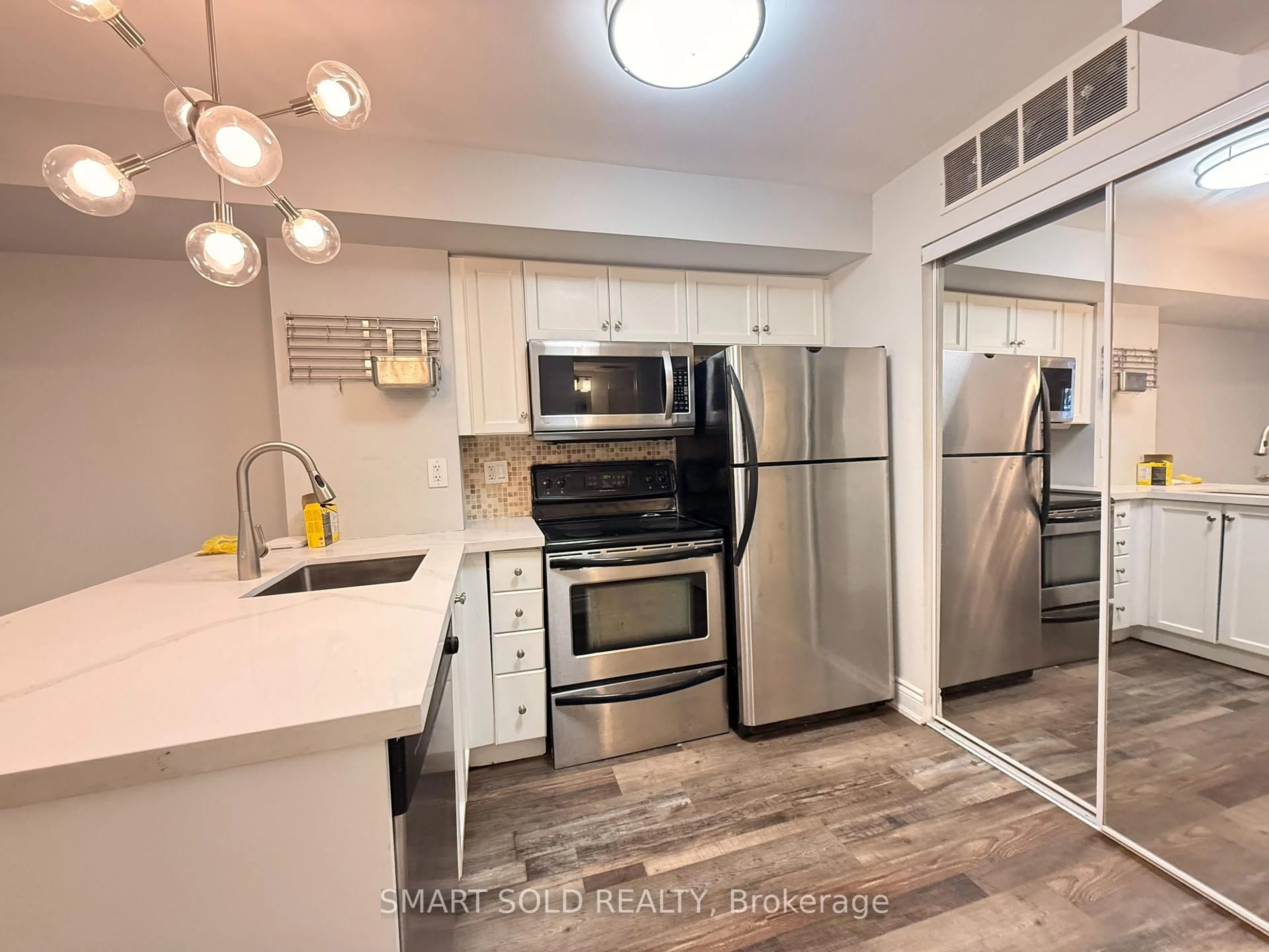 Unknown for 10 Laidlaw St #725, Toronto Ontario M6K 1X2