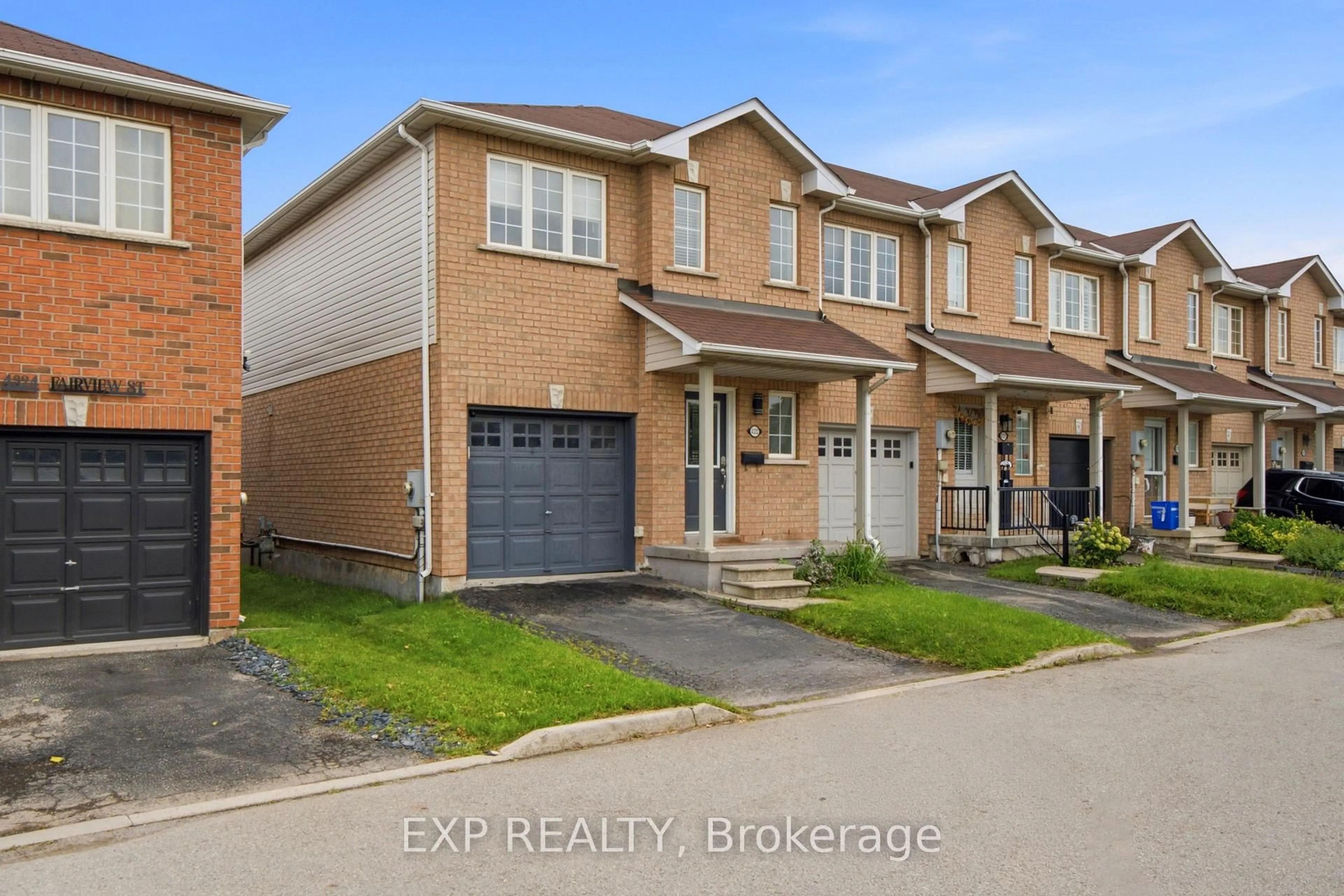 A pic from outside/outdoor area/front of a property/back of a property/a pic from drone, street for 4322 Fairview St, Burlington Ontario L7L 7A2