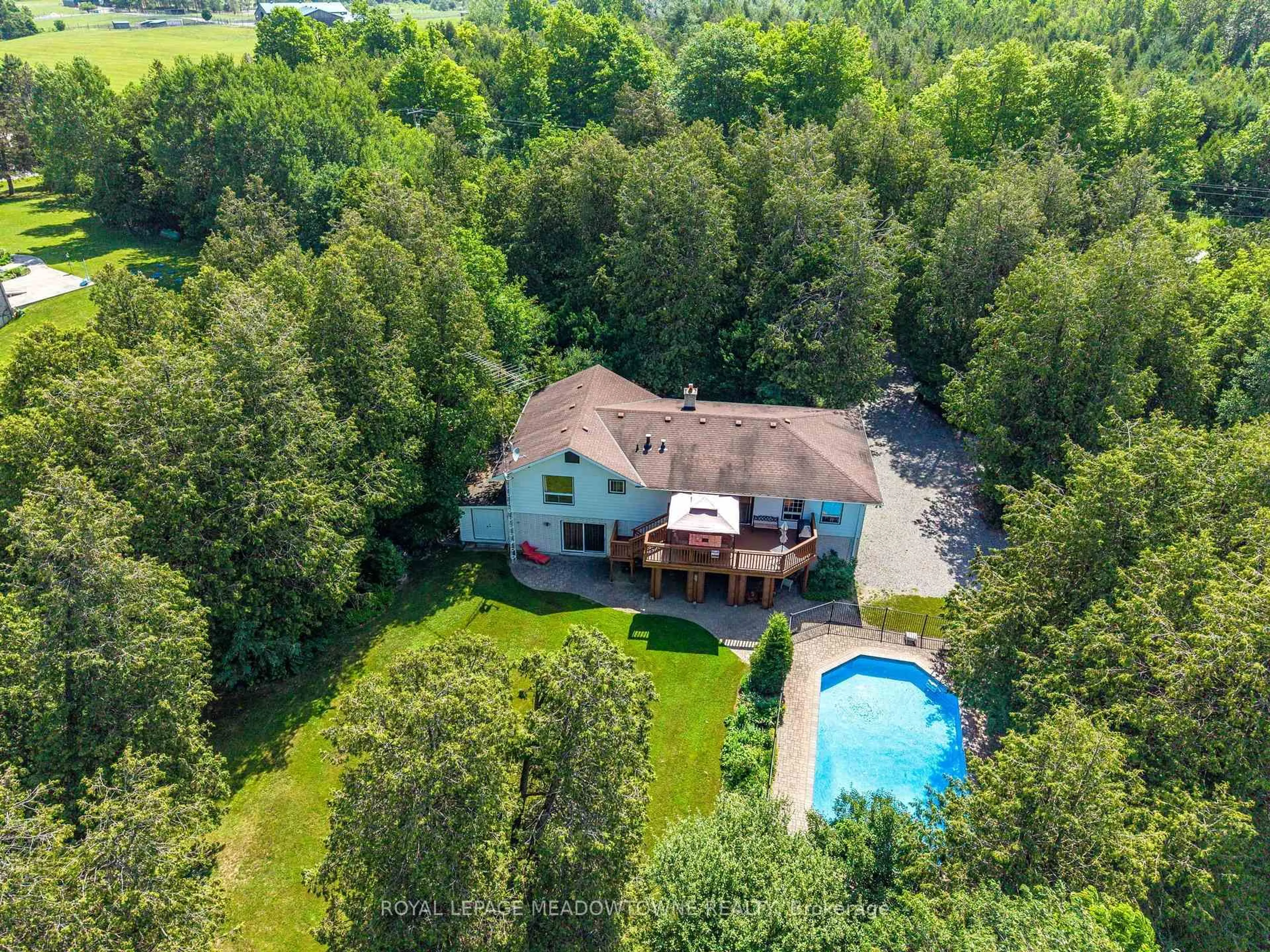 A pic from outside/outdoor area/front of a property/back of a property/a pic from drone, water/lake/river/ocean view for 6733 25 Sdrd, Halton Hills Ontario L7J 2L7