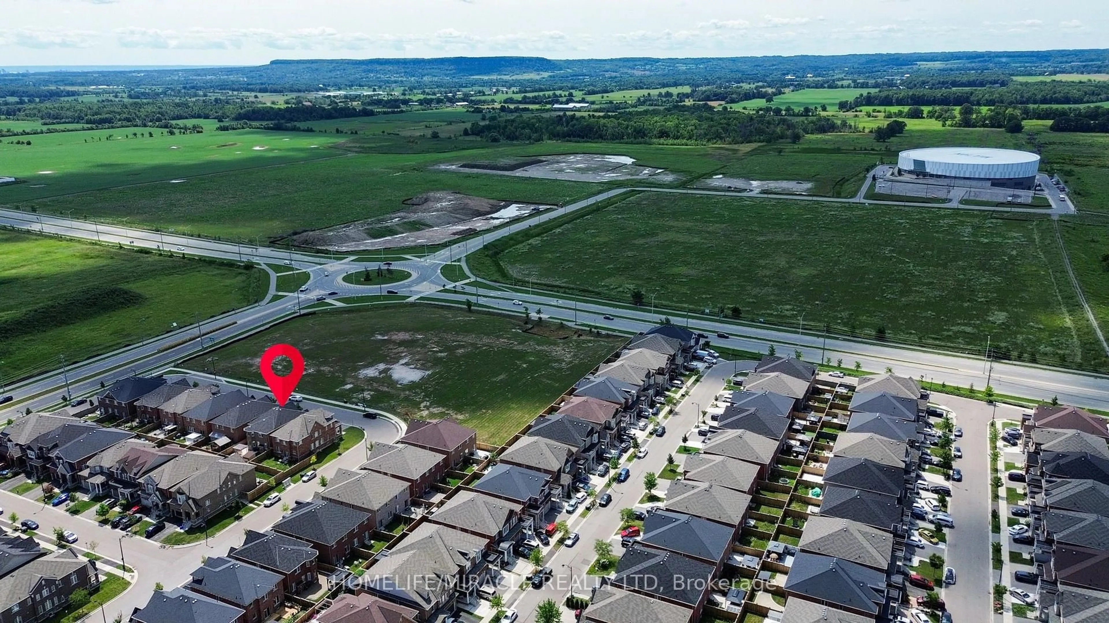 A pic from outside/outdoor area/front of a property/back of a property/a pic from drone, water/lake/river/ocean view for 544 Bessborough Dr, Milton Ontario L9T 8V9