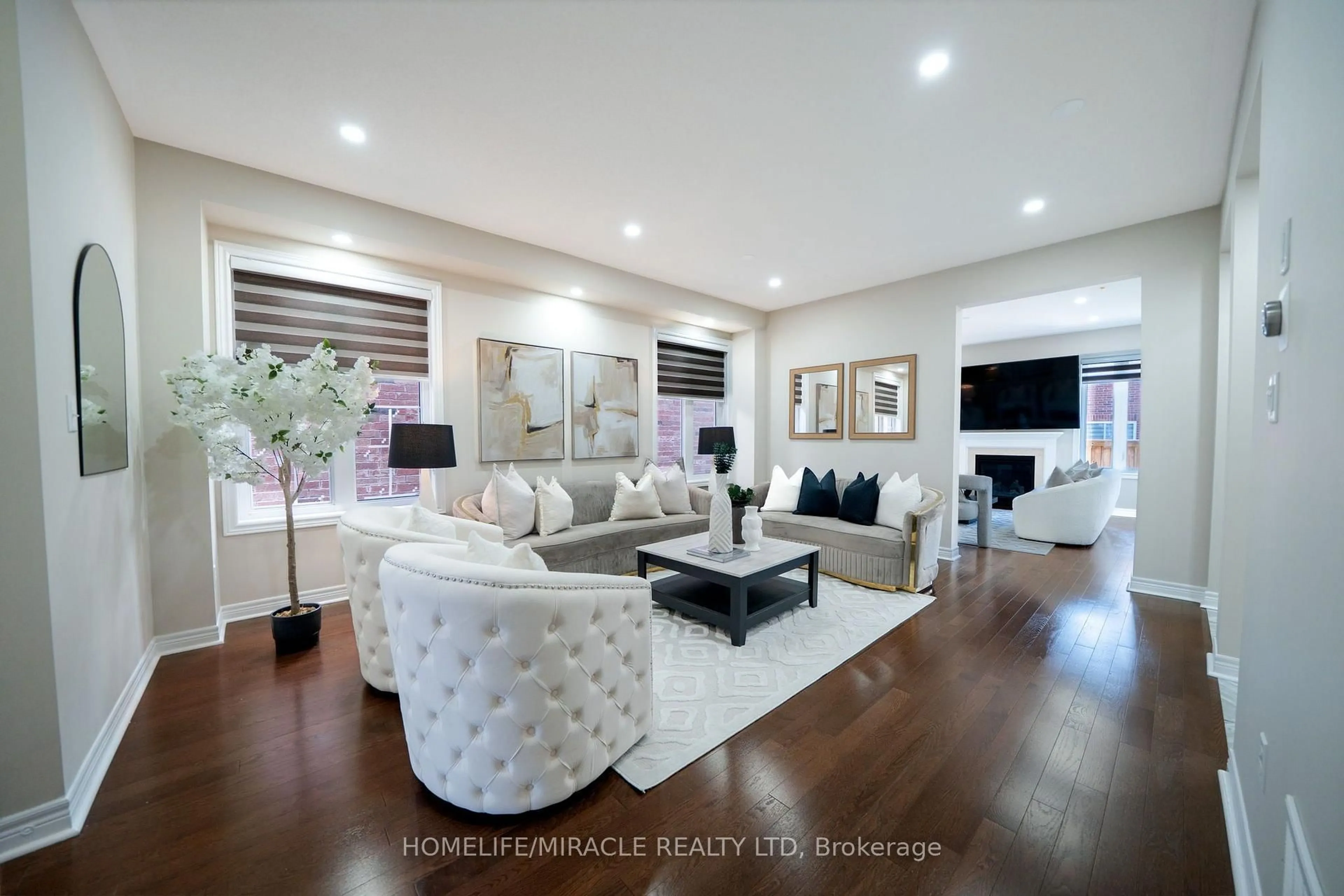 Living room with furniture, unknown for 544 Bessborough Dr, Milton Ontario L9T 8V9