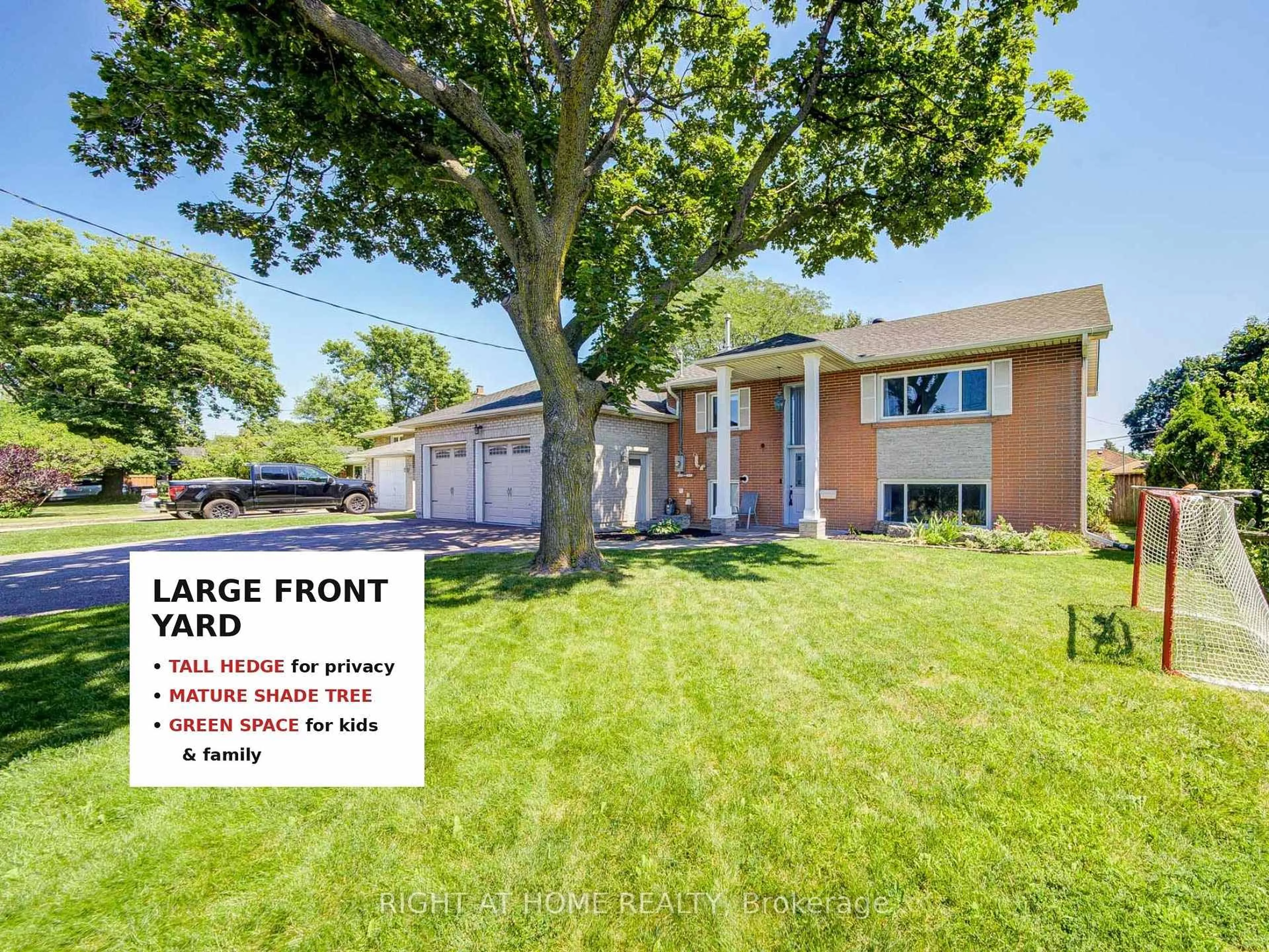 A pic from outside/outdoor area/front of a property/back of a property/a pic from drone, street for 1600 Boxwood Way, Mississauga Ontario L5E 2Y1