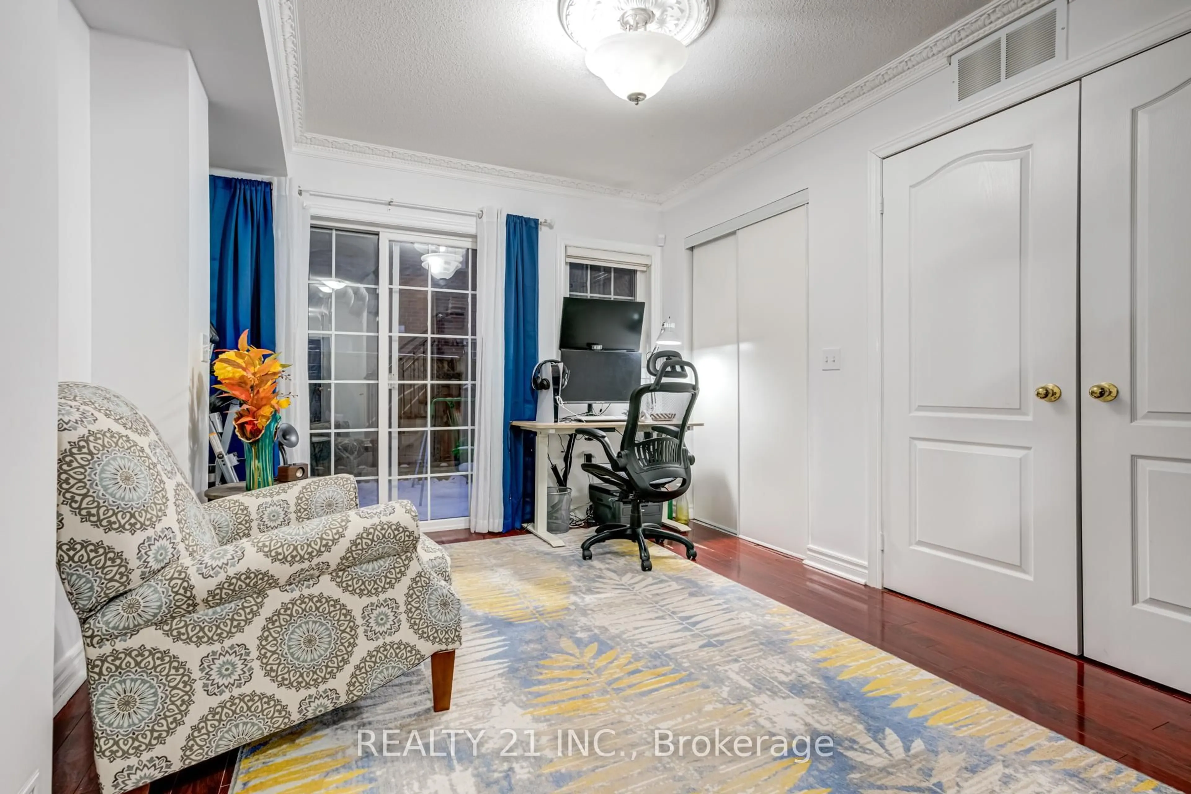 Indoor entryway for 17 Rock Haven Lane, Brampton Ontario L6X 0H2