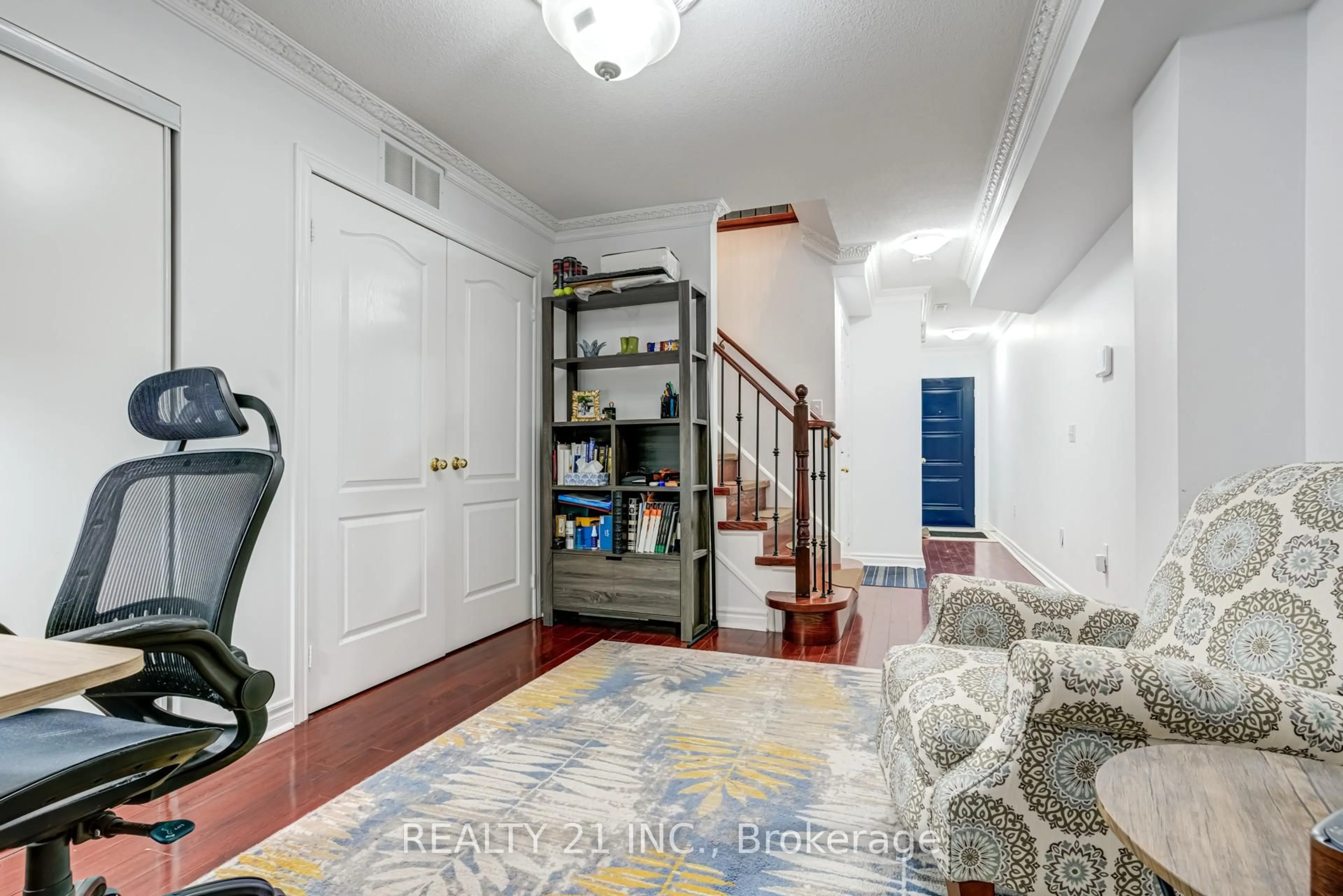 Indoor entryway for 17 Rock Haven Lane, Brampton Ontario L6X 0H2