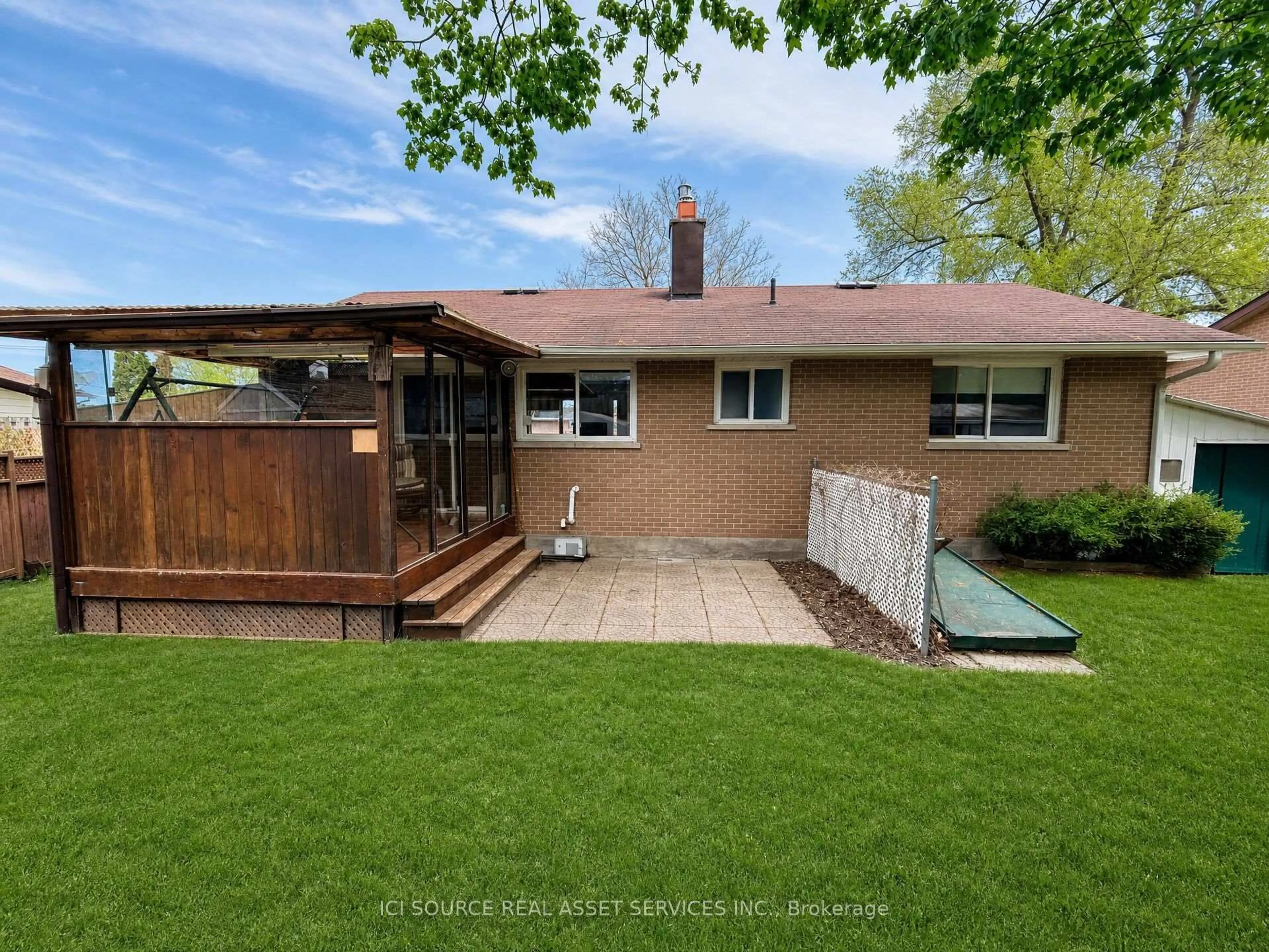 A pic from outside/outdoor area/front of a property/back of a property/a pic from drone, unknown for 6 Orange St, Orangeville Ontario L9W 2K4