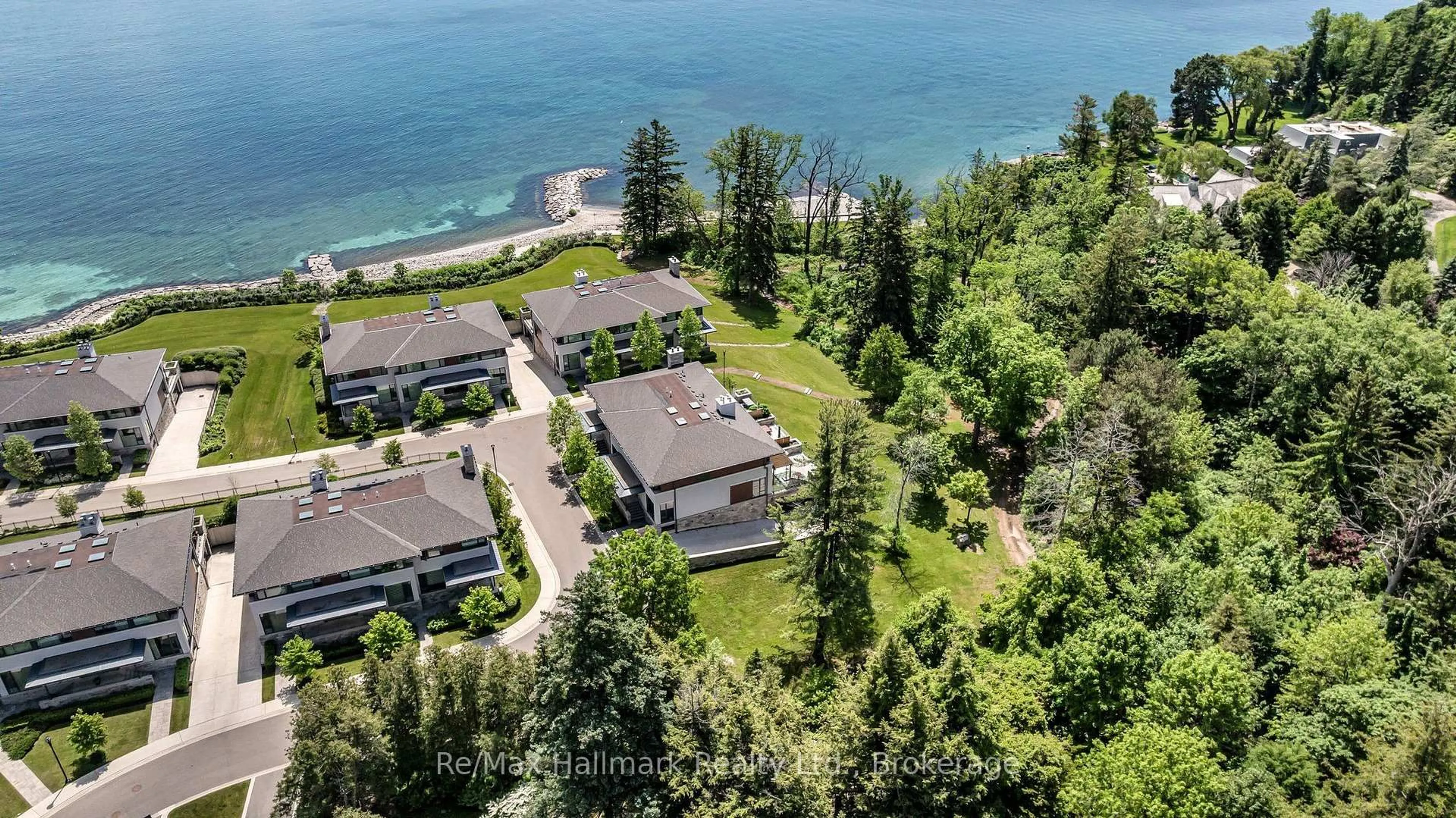 A pic from outside/outdoor area/front of a property/back of a property/a pic from drone, water/lake/river/ocean view for 10 MAPLE GROVE Dr #14, Oakville Ontario L6J 0E1