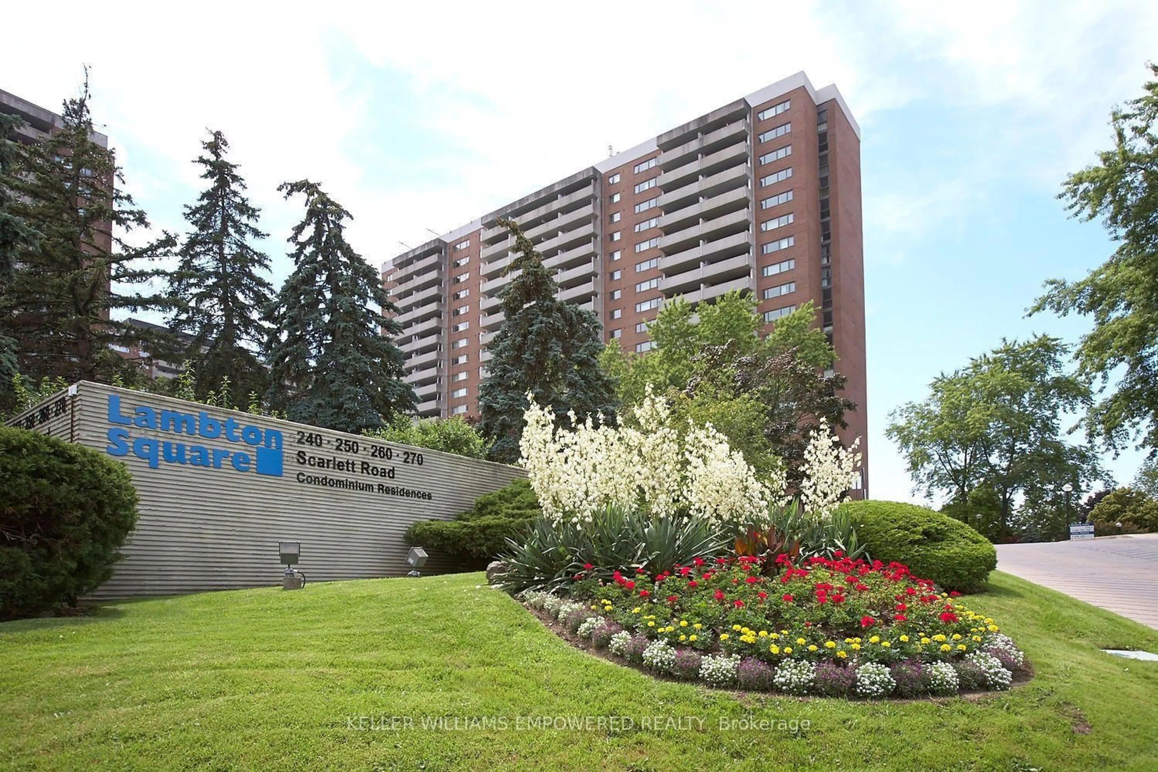 Indoor foyer for 270 Scarlett Rd #409, Toronto Ontario M6N 4X7