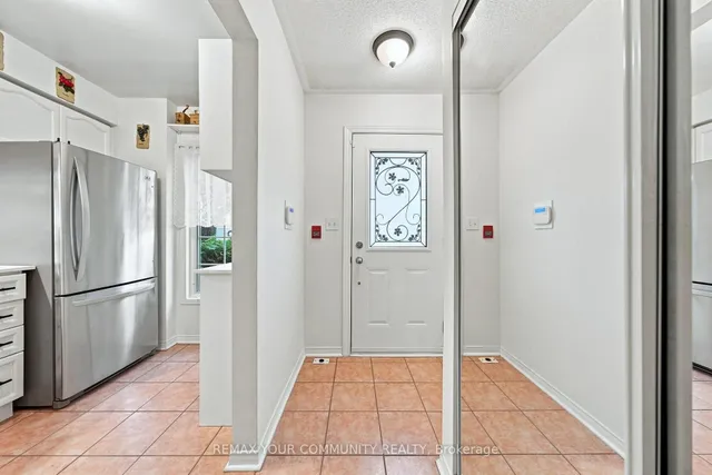 210 Manitoba St #11, Toronto 3