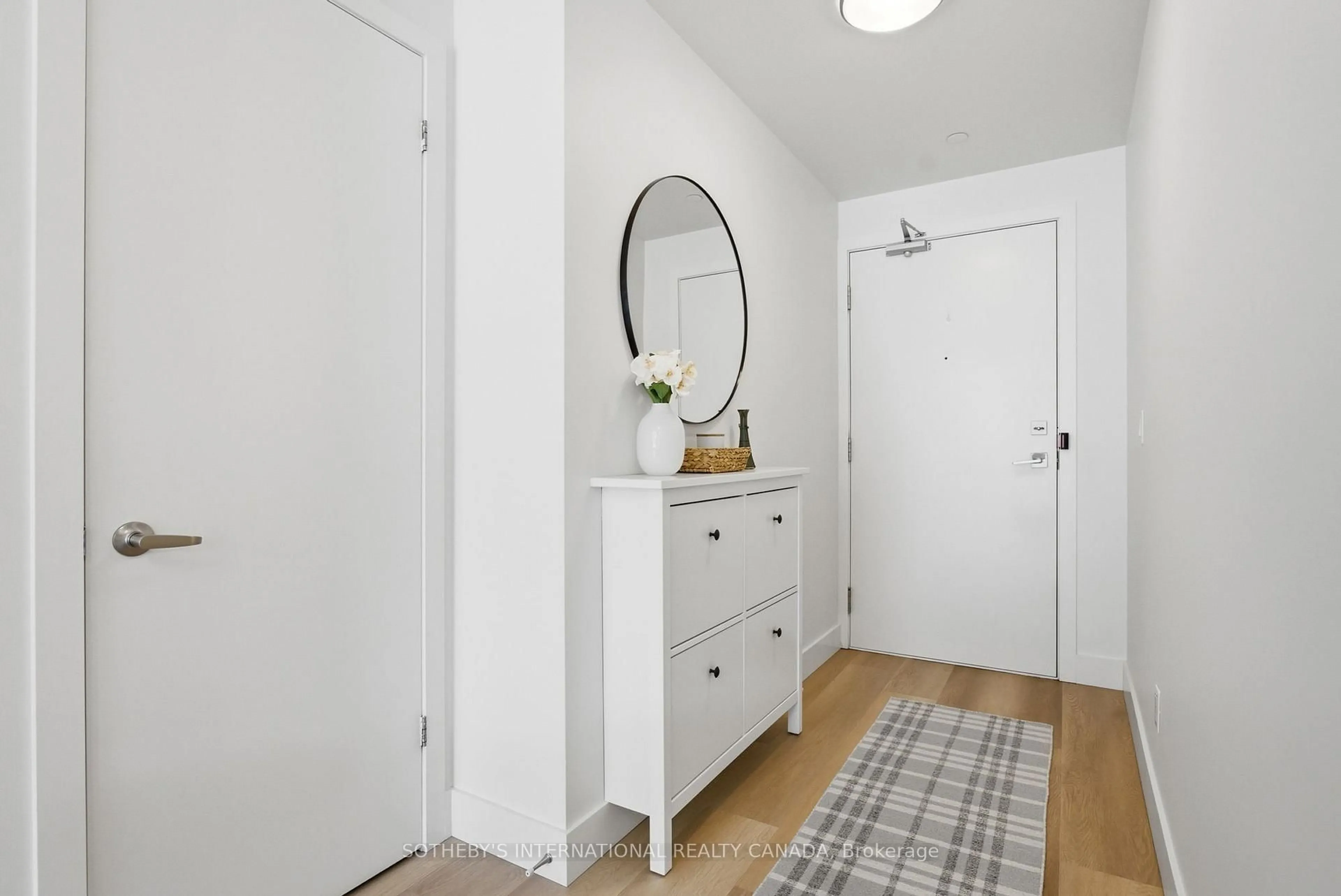Indoor entryway for 5230 Dundas St #A201, Burlington Ontario L7L 0J5