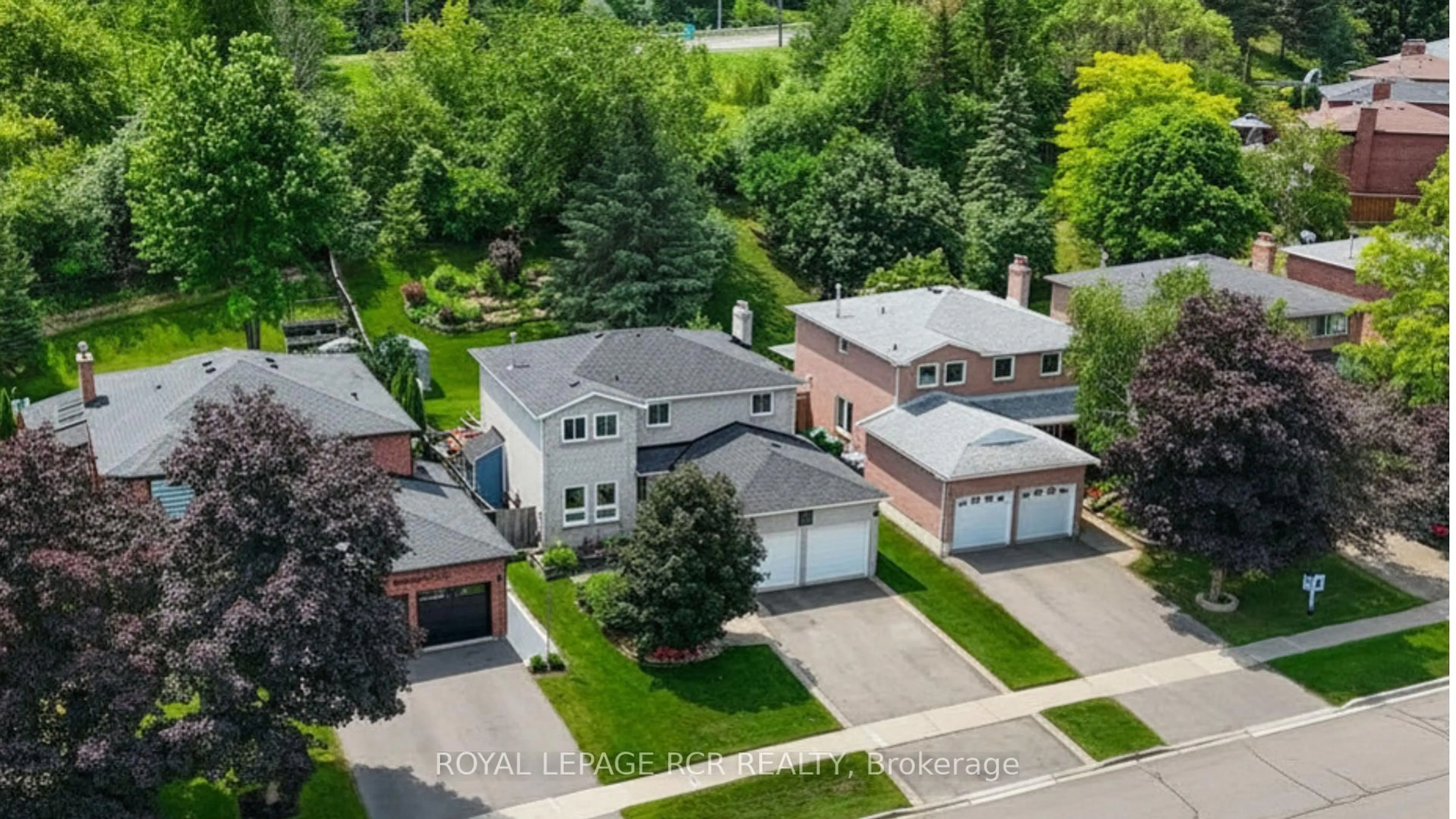 A pic from outside/outdoor area/front of a property/back of a property/a pic from drone, street for 9 Doepath Way, Caledon Ontario L7E 2G4