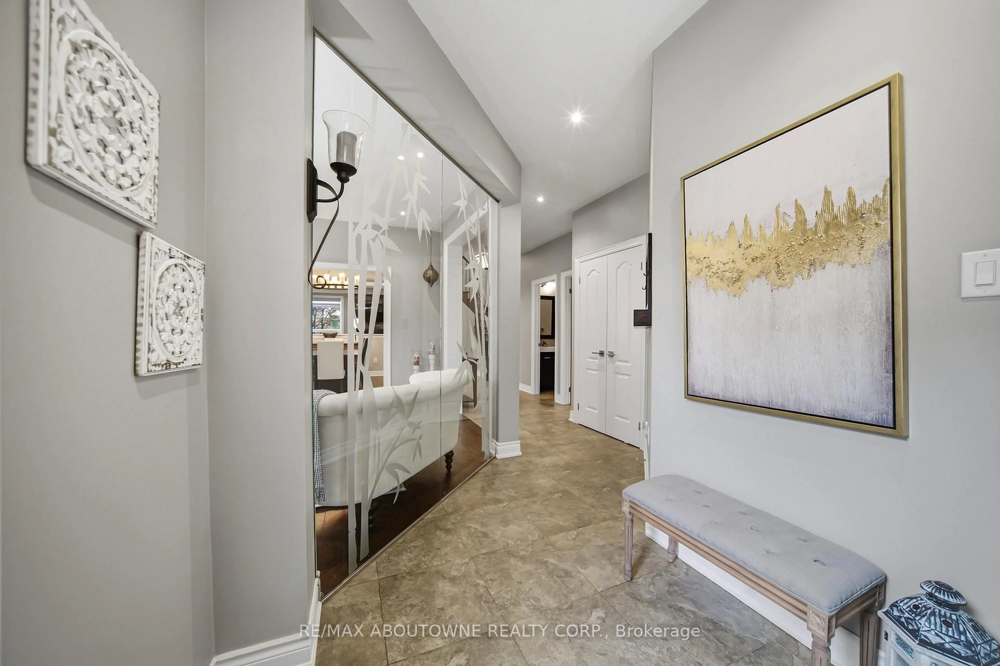 Indoor entryway for 3408 Hideaway Pl, Mississauga Ontario L5M 0A7