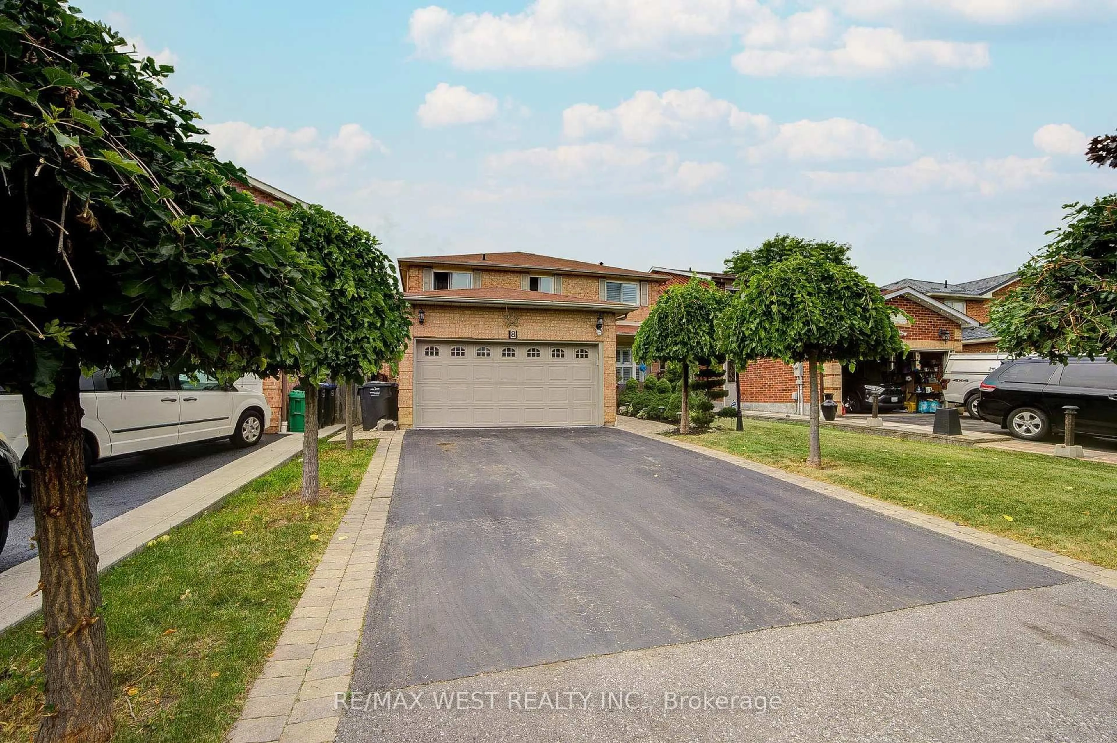 Unknown for 8 Ballycastle Cres, Brampton Ontario L6Z 2V5