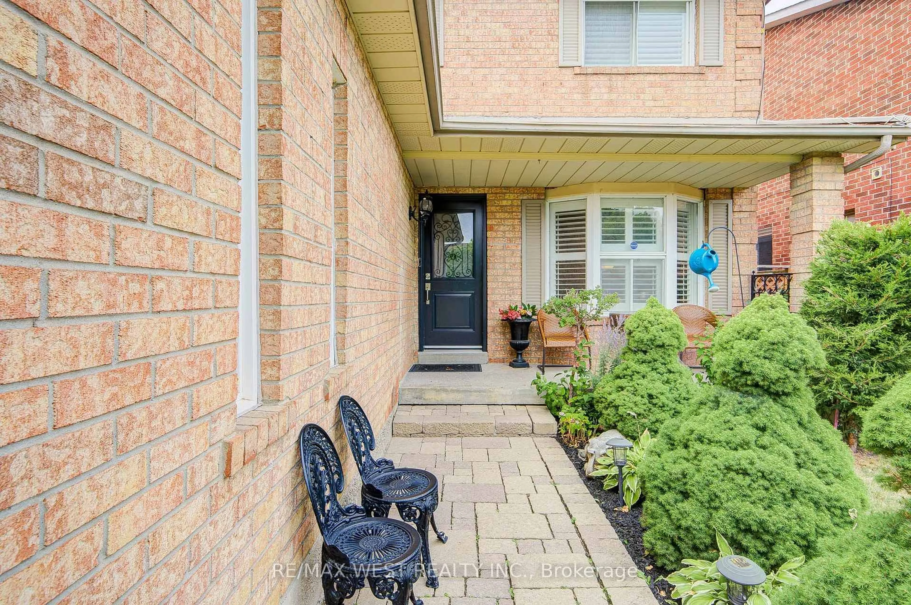 Unknown for 8 Ballycastle Cres, Brampton Ontario L6Z 2V5