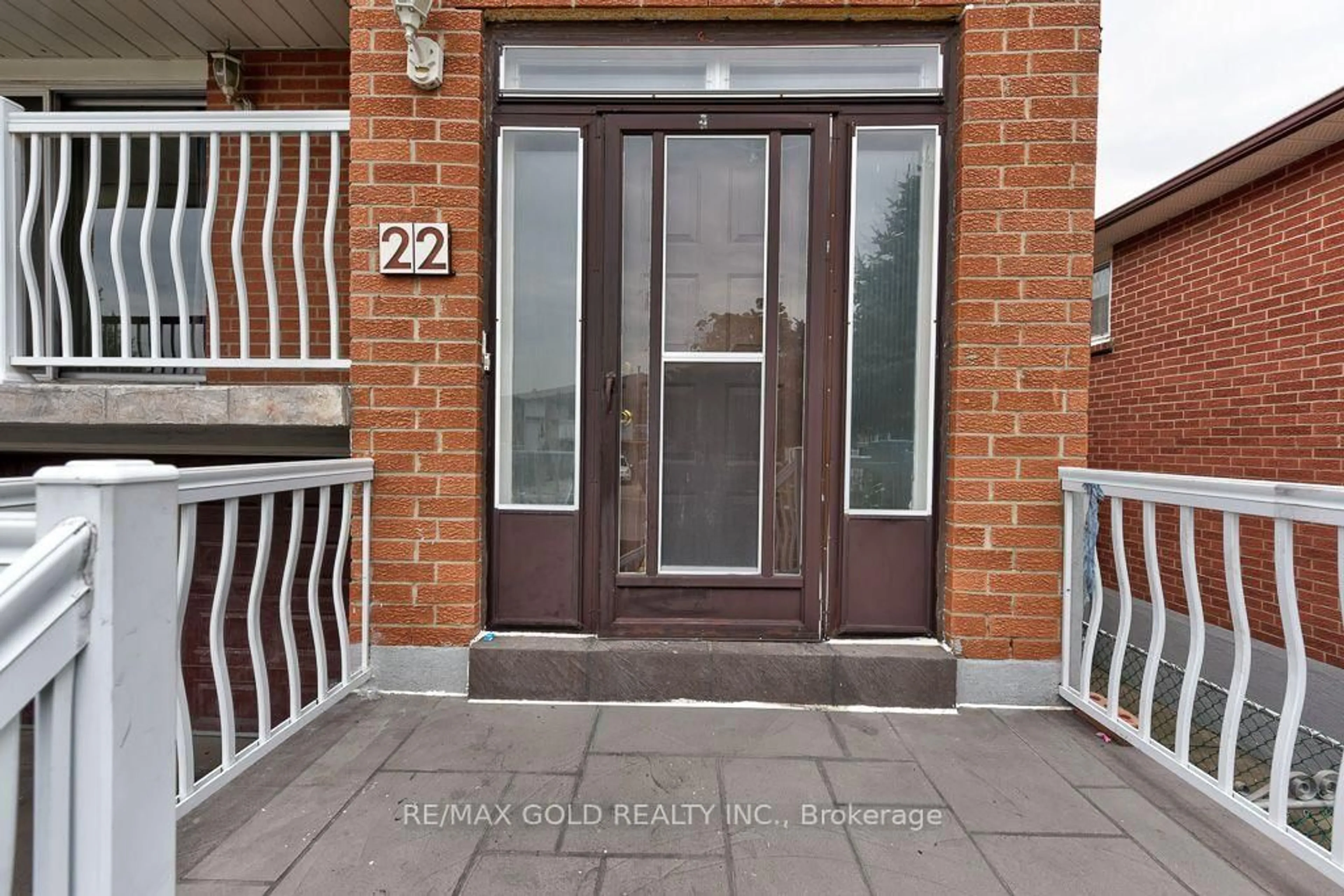 Indoor entryway for 22 Kittiwake Ave, Toronto Ontario M9V 4P6