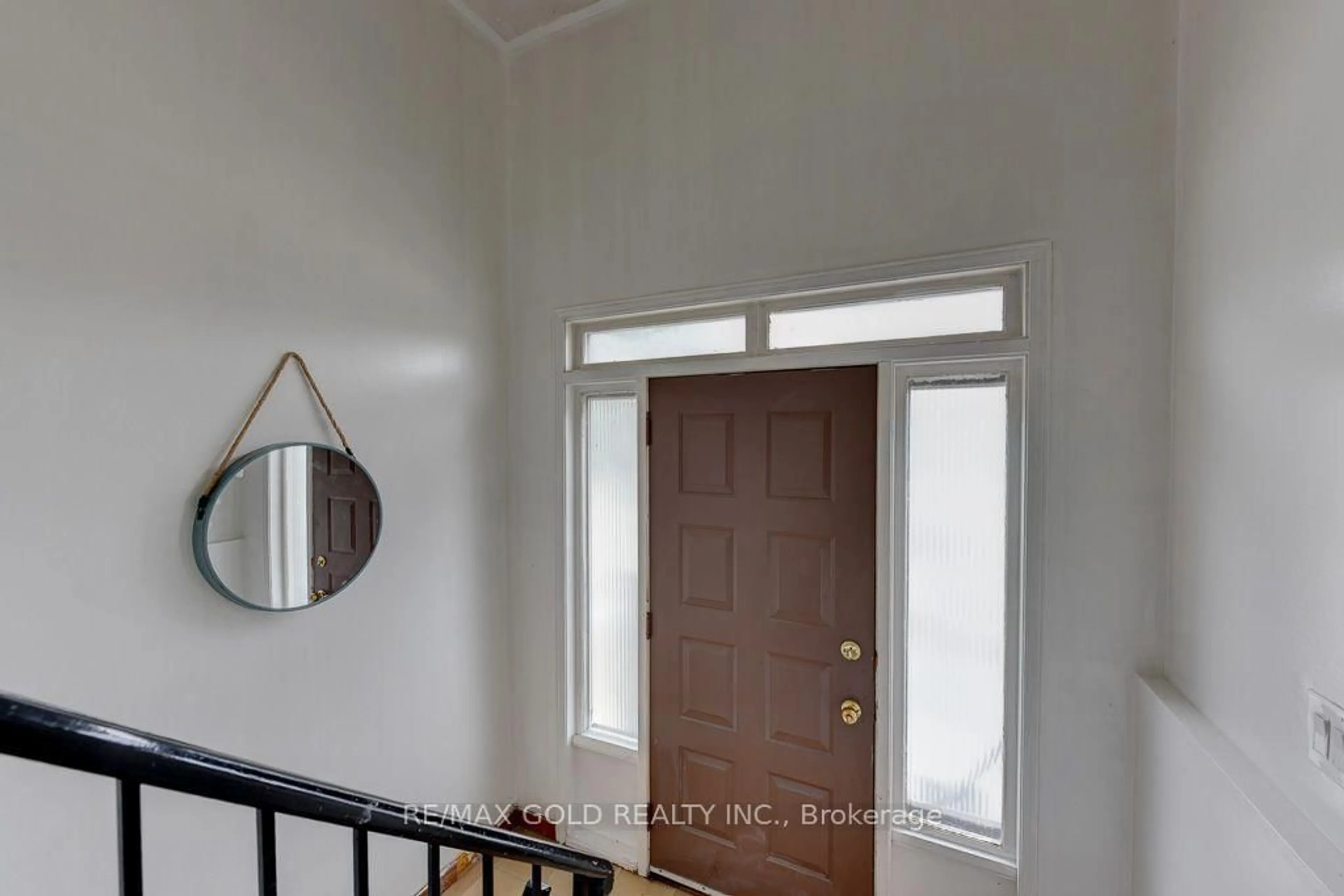 Indoor entryway for 22 Kittiwake Ave, Toronto Ontario M9V 4P6