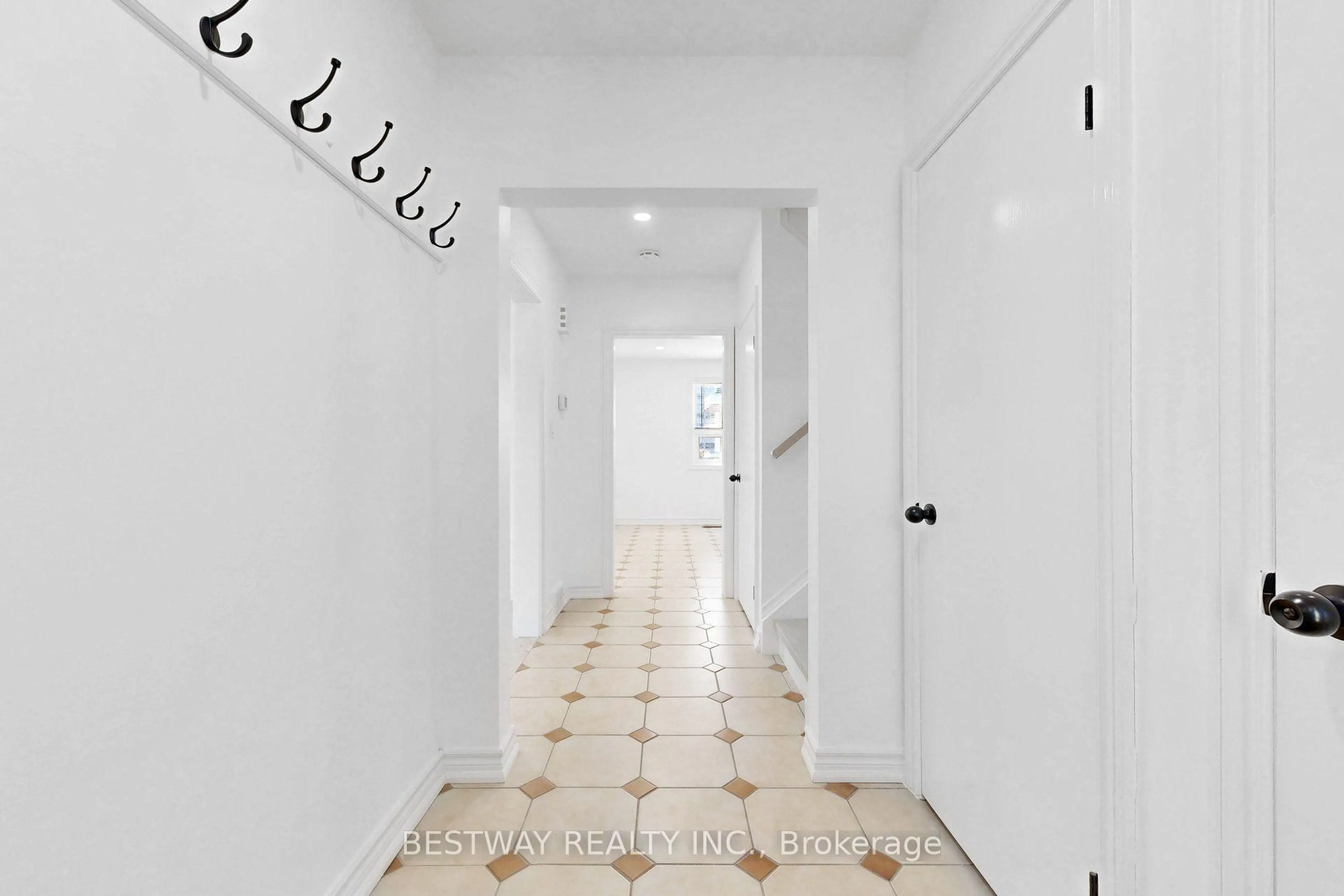 Indoor foyer for 37 Victory Dr, Toronto Ontario M3M 2J5