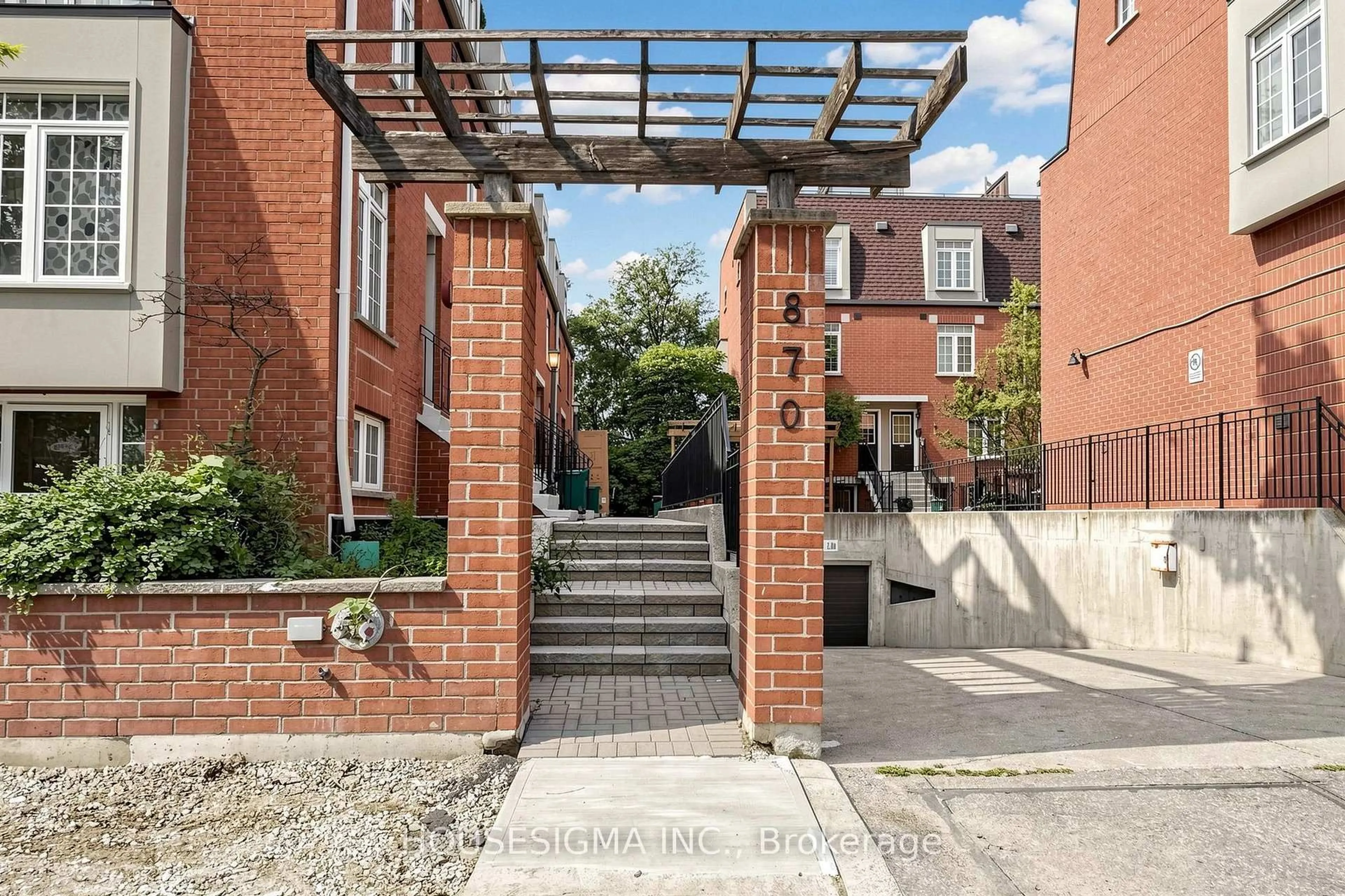 Unknown for 870 Jane St #106, Toronto Ontario M6N 4C2